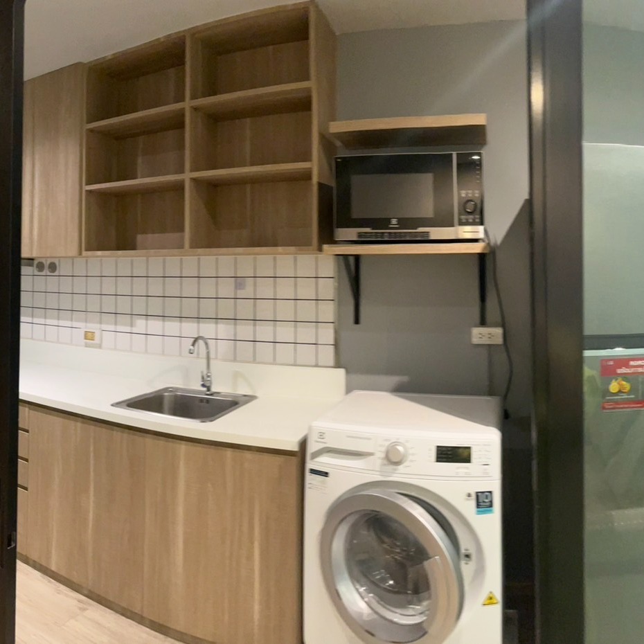 バンコクのスマートで便利なエリア、スクンビット31にある魅力的な物件をご紹介します✨！大人気のParagon 31では、2ベッドルーム（65㎡と75㎡）のお部屋が空いており、小規模で魅力的な住環境を提供します🏡。小さなサイズのため、手頃で住み心地の良いライフスタイルを楽しむことができますよ👍

お家賃は65,000バーツからで、週2回のお掃除サービス付きで快適な生活をサポートします🧹。そして、ペットと一緒に暮らすことも可能な物件です🐶🐱。さらに、安心の24時間対応のアパートの車サービスを利用できます🚗

この機会に、バンコクでの新しいライフスタイルを手に入れてみませんか？詳細はお問い合わせください📩✨

Introducing an attractive property in the smart and convenient Sukhumvit 31 area of Bangkok✨! At the highly popular Paragon 31, 2-bedroom units (65㎡ and 75㎡) are available, offering a cozy and charming residential environment🏡. Due to their compact size, you can enjoy an affordable and comfortable lifestyle👍

#バンコク生活
#理想の住まい
#ペット可アパートメント
#家族向け住宅
#紅樹株式会社

Rent starts from 65,000 Baht and includes cleaning service twice a week to support a comfortable life🧹. What's more, pets are allowed at this property, so you can live together with your furry friends🐶🐱. In addition, you can use the apartment's reliable 24-hour car service🚗

Why not take this opportunity to start a new lifestyle in Bangkok? For more details, please contact us📩✨