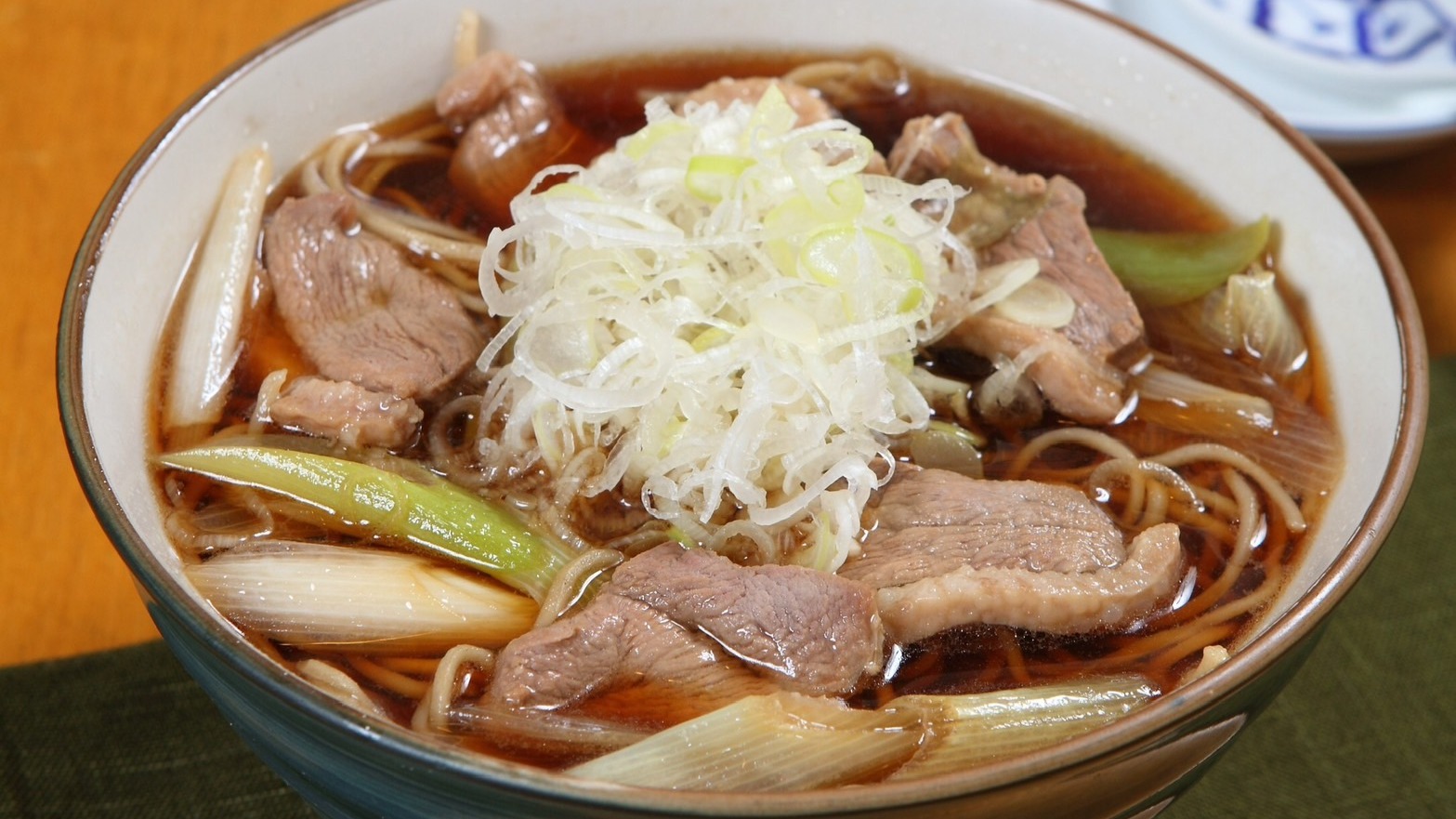 Rich, savory Kamo Nanban Soba 🦆🍜
Tender duck, fresh leeks, and warm soba in a flavorful soy-based broth. A perfect bowl for comfort and indulgence.

#KamoNanban #SobaLovers #JapaneseFood #DuckSoba #AuthenticJapanese #Foodie #ComfortFood #Noodles　#InstaFood#BangkokEats #BangkokFoodie #BangkokDining #BangkokRestaurants #BangkokLife #BKKFood #BKKEats #ThonglorEats #สุขุมวิทグルメ #バンコクグルメ #JapaneseFoodBangkok #SobaInBangkok