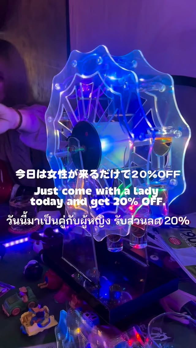 金曜の夜は、ちゃんと遊ぶ日。

Newdaysは、
落ち着いて飲めるカウンター席も、
みんなで盛り上がれるダーツ🎯・ビリヤード🎱もある、
“ちょうど楽しい”バー。

1週間おつかれさま。
今夜は少しだけ、羽を伸ばしませんか？

騒ぎすぎない。
でも、ちゃんと盛り上がる。

📍 プロンポン駅から徒歩約6分（Sukhumvit 41–43）

週末のスタートは、Newdaysで。

お待ちしています。

⸻

🇬🇧 English Version

Friday night is for real fun.

At Newdays,
relax at the counter,
or enjoy darts 🎯 and billiards 🎱 with friends —
a bar that feels just right.

You made it through the week.
Now it’s time to let loose.

Not too crazy.
Just the right amount of fun.

📍 About a 6-minute walk from Phrom Phong Station
(Sukhumvit 41–43)

Start your weekend at Newdays.

⸻