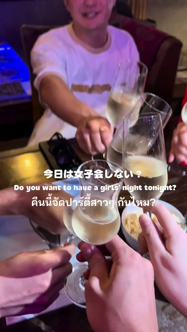 日曜の夜は、ゆるく遊ぶ日。

Newdaysは、
静かに飲めるカウンター席も、
ちょっとだけ本気になれるダーツ🎯・ビリヤード🎱もある、
“ちょうど心地いい”バー。

週末の締めくくりに。
明日へのエネルギーを、ここで。

騒ぎすぎない。
でも、ちゃんと楽しい。

📍 プロンポン駅から徒歩約6分（Sukhumvit 41–43）

日曜の夜は、Newdaysでゆっくり。

お待ちしています。

⸻

🇬🇧 English Version (Sunday)

Sunday night is for slowing down.

At Newdays,
relax at the counter
or enjoy a casual game of darts 🎯 and billiards 🎱 —
a bar that feels just right.

Wrap up your weekend in style.
Recharge here for the week ahead.

Not too loud.
Just the right amount of fun.

📍 About a 6-minute walk from Phrom Phong Station
(Sukhumvit 41–43)

End your weekend at Newdays.

See you tonight.