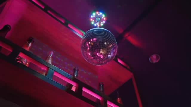 今年は例年にも増して暑いですね🌞！こんな日は喉を潤すために、冷たいお酒が欲しくなりませんか🍻？私たちのバーでは、キンキンに冷えたビールや、さっぱりとした炭酸の効いたハイボールをご用意しています🥂。どちらも暑い夏を吹き飛ばすにはぴったりです🔥

ご友人やお仲間と一緒に、楽しいひと時をお過ごしいただけるよう、心をこめておもてなしします🍹。お仕事終わりや週末のひととき、ちょっと一息つきたいときに、ぜひお立ち寄りください。フレンドリーなスタッフが皆様をお待ちしております😊。今夜の楽しいひとときを当バーで過ごしてみませんか？

It's hotter than usual this year, isn't it? 🌞 On days like this, don't you feel like having a cold drink to quench your thirst? 🍻 At our bar, we serve ice-cold beer and refreshing, sparkling highballs 🥂. Both are perfect for blowing away the summer heat 💦.

We serve our customers with heartfelt hospitality so you can enjoy a wonderful time with your friends or companions 🍹. Whether it's after work, during the weekend, or just when you want to take a break, please stop by. Our friendly staff are waiting for you 😊. Why not spend a fun evening at our bar tonight?

#夏の夜
#ビール大好き
#冷たい飲み物
#ハイボール
#バータイム