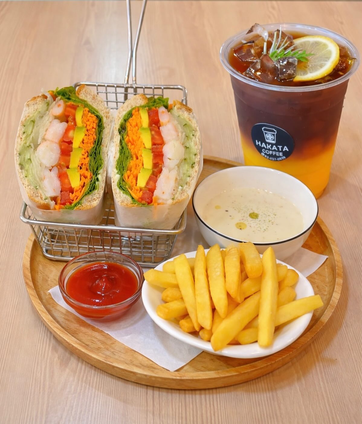 🥑🥑 Sandwich Shrimp Avocado 

🦐🦞 กุ้งสดเด้ง ๆ อะโวคาโดนุ่มละมุน ผักสดกรอบ

✨✨โปรสุดคุ้ม! สั่งคู่กับเครื่องดื่ม🍹🍹 ลด50%

☕️Get 50% OFF on any drink!
อิ่มอร่อยแบบเฮลตี้ พร้อมความสดชื่นในแก้วเดียว🍹

Shrimp & Avocado packed in every
bite!
Order with a drink and enjoy 50% OFF your beverage.

お得なセットslapit
ドリンクと一緒にご注文でドリンク50%OFF！🍹
##HakataCoffeeBangkok #ShrimpAvocadoSandwich
#DrinkPromotion #โปรลด50 %I โปร
โมชั่น