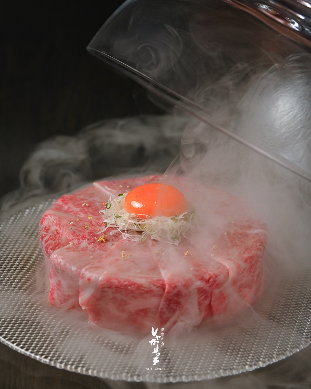 A4+ Wagyu sirloin lightly smoked with sakura wood chips for an elegant aroma and deep umami.

เนื้อวากิว A4+ รมควันด้วยไม้ซากุระ กลิ่นหอมละมุน รสลุ่มลึกสุดพรีเมียม

A4等級以上の黒毛和牛サーロインを桜チップで瞬間スモーク。上質な香りと旨味をご堪能ください。

ご予約・お問い合わせはプロフィールのLINEまたはお電話で。
For reservations or inquiries, please contact us via LINE on our profile or by phone.