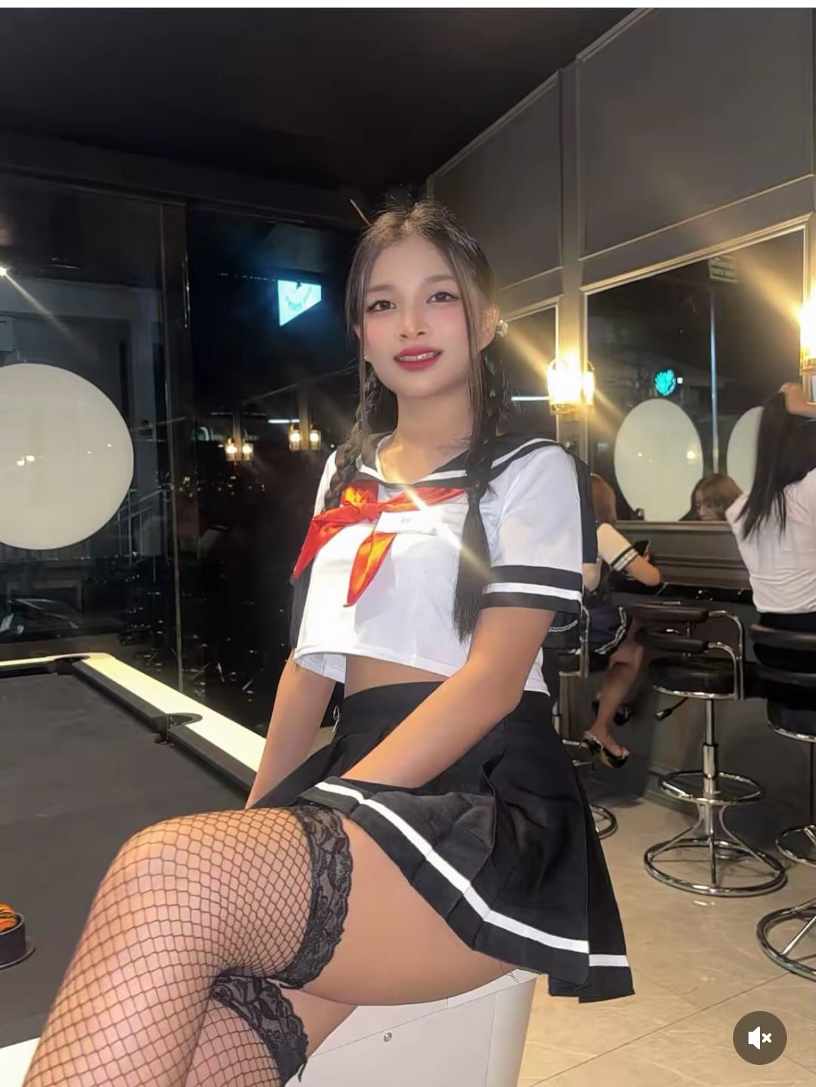 華金ですね！🌟皆さん、週末の準備はできていますか？🍻今日は特別な制服コスプレイベントを開催中👗✨なんだかワクワクしますよね〜！👀💕

普段とはちょっと違うエッチでキュートな制服姿、ぜひ実物を見に来てください😍みんなで楽しい夜を過ごしましょう！🎉

友達や恋人と一緒に来れば、もっと盛り上がること間違いなし！💑👫もちろん、ひとりでも大歓迎ですよ✨皆さんの素敵な笑顔、お待ちしてます😊

週末のスタートを一緒に盛り上げましょう！👏それでは、TWENTY Fonでお会いできるのを楽しみにしていますね！🥳

 ✨

#週末
#華金
#イベント
#コスプレ
#制服コスプレ