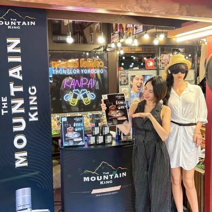 ปลายเดือนแล้วครับ
เหนื่อยกันมาทั้งเดือน… ถึงเวลาปล่อยของแล้วไหมครับ? 🍻

ศุกร์ & เสาร์นี้
🔥 Mountain King VSOP Event 🔥
ที่ Thonglor Yokocho

บรั่นดีสไตล์ VSOP
วัตถุดิบองุ่นจากฝรั่งเศส
กลิ่นผลไม้สุก วานิลลา และเครื่องเทศ
แอลกอฮอล์ 40%

ดื่มแบบเท่ ๆ
ดื่มส่งท้ายเดือนให้สุดครับ

📌 2–3 มีนาคม ร้านปิดอบรมพนักงานครับ
ดังนั้นสุดสัปดาห์นี้ห้ามพลาดครับ
(Closed 2–3 March for staff training)

See you at Thonglor Yokocho 🍻

#ThonglorYokocho
#MountainKing
#ThonglorNight
#BangkokBar
#DrinkInThonglor