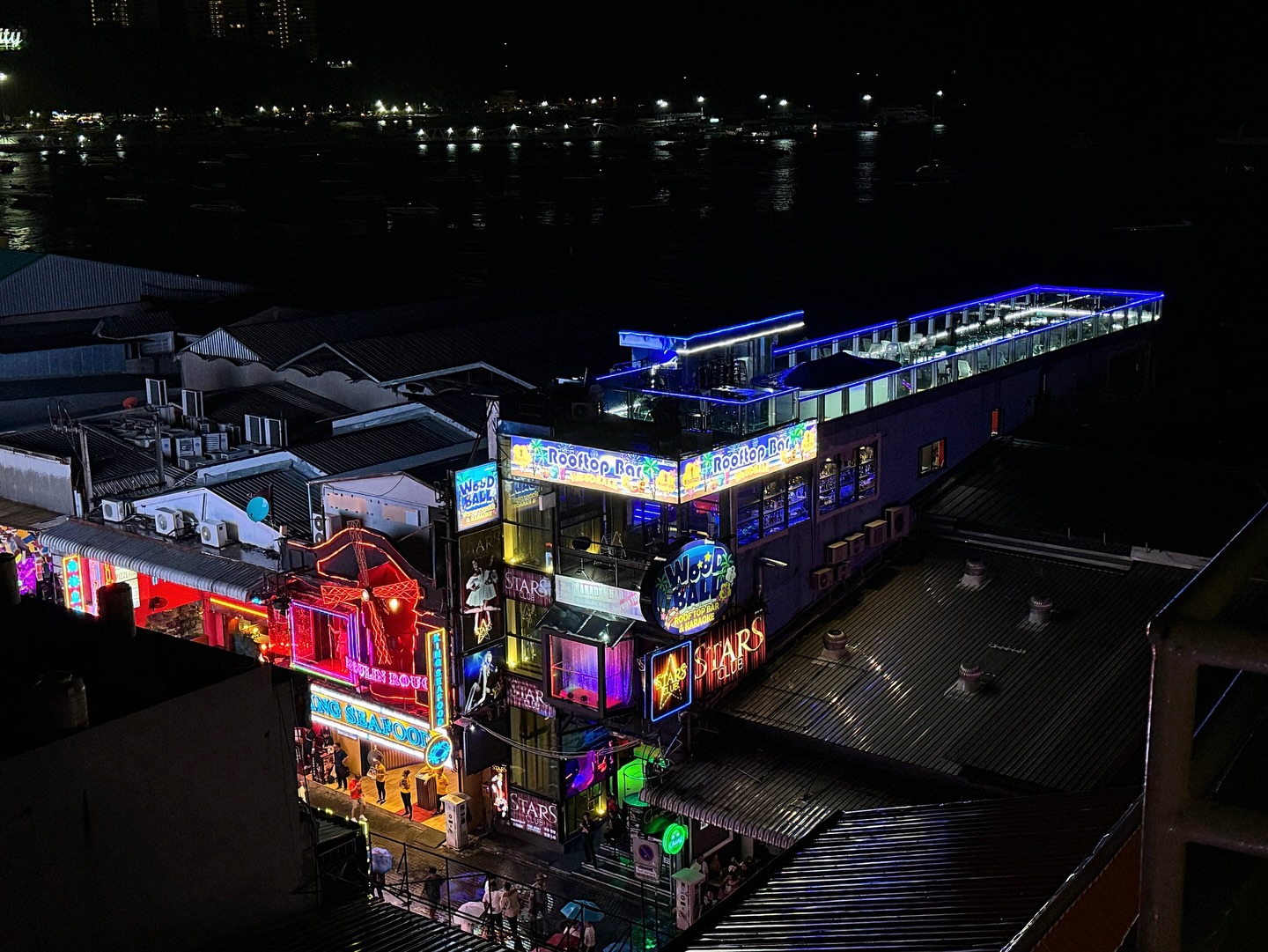 Our rooftop is one of a kind on Walking Street! Come hangout with us and enjoy some drinks. We even have karaoke 🎤 for you to enjoy! Woodball Pattaya is the place to be! ❤️