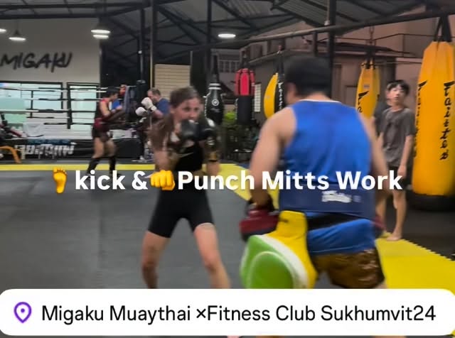 @purrmaw Punch & kick mitts work!!

#muaythai #มวยไทย #ลดน้ำหนัก #ムエタイ