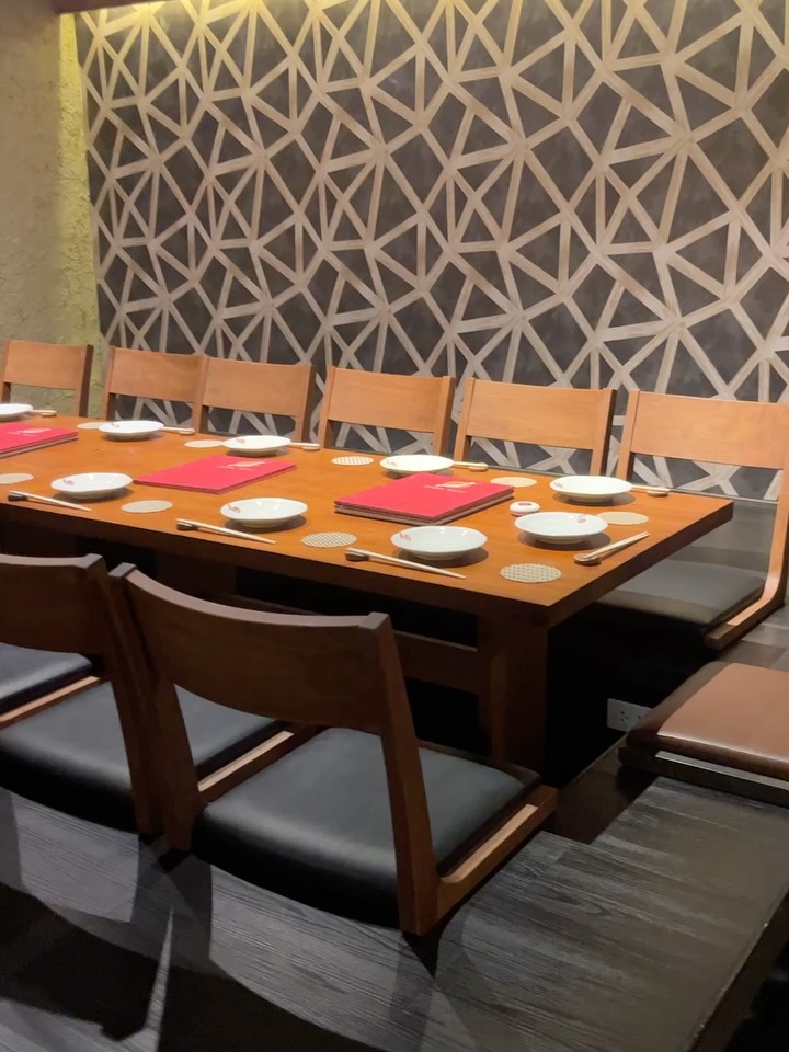 3月の歓送迎会に。
Shakarich では、最大20名様までご利用いただける和モダンな個室をご用意しております。

落ち着いた空間で、大切な方との特別なひとときを。
ご会食や企業様の宴席にも最適です。

飲み放題付コース 1,500Baht⁺⁺〜
おまかせコース（お飲み物別途）1,800Baht⁺⁺〜
ご予算に合わせたご相談も承ります。

週末は混み合うため、ご予約はお早めに。
ご予約・お問い合わせはプロフィールのLINEまたはお電話より承ります。

-------------------------
For March gatherings and celebrations,
Shakarich offers modern Japanese private rooms for up to 20 guests.

A calm and refined space for special moments with colleagues, friends, or loved ones.

Free-flow course from 1,500Baht⁺⁺
Omakase course (drinks excluded) from 1,800Baht⁺⁺
Customized arrangements are also available upon request.

Private rooms fill up quickly on weekends, so early reservations are recommended.
Please contact us via LINE on our profile or by phone.

-------------------------
ร้าน Shakarich มี ห้องส่วนตัวสไตล์ญี่ปุ่นแบบโมเดิร์น สำหรับรองรับได้สูงสุด 20 ท่าน เหมาะสำหรับงานเลี้ยงต้อนรับ–อำลาประจำเดือนมีนาคม

บรรยากาศเงียบสงบ เหมาะสำหรับมื้อพิเศษหรือการเลี้ยงรับรองของบริษัท

คอร์สพร้อมเครื่องดื่มไม่อั้นเริ่ม 1,500Baht⁺⁺
คอร์สโอมากาเสะ (ไม่รวมเครื่องดื่ม) เริ่ม 1,800Baht⁺⁺
สามารถปรับตามงบประมาณและความต้องการของลูกค้าได้ค่ะ

ช่วงสุดสัปดาห์ลูกค้าเยอะเป็นพิเศษ แนะนำให้สำรองที่นั่งล่วงหน้าค่ะ
สอบถามหรือจองได้ทาง LINE โปรไฟล์หรือโทรศัพท์

#Shakarich #JapaneseRestaurant #PrivateRoomDining #BangkokFood #BangkokDining