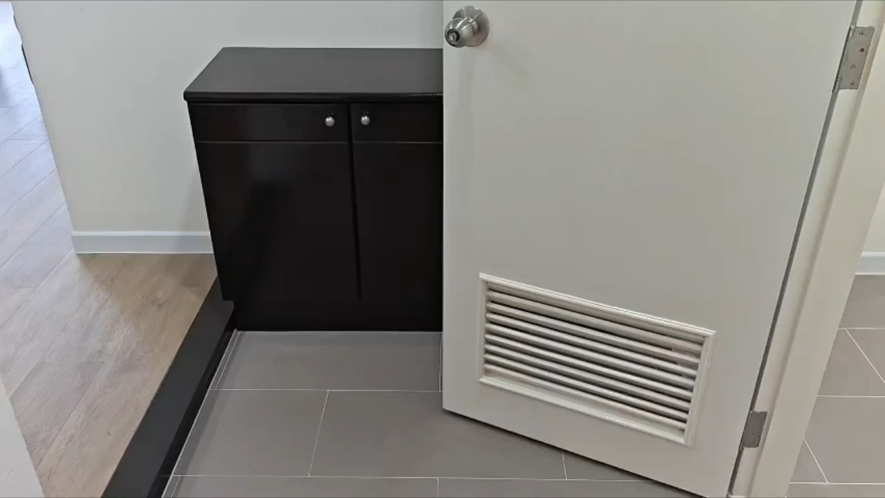 🏠✨ 日本人専用設計のCiti Resort 39 Annexの素敵な2ベッドルーム物件をご紹介します！93㎡のゆったりした空間で、玄関の土間スペースは靴を脱ぐのに最適。お風呂場は洗い場付きで、心地よいバスタイムを楽しめます🛁 トイレには電動オシュレットを完備し、快適な生活をサポート。キッチンはIHコンロで安全・便利🍳 洗濯機はベランダ設置で、いつでも洗濯物が干せて便利です👗

敷地内には大きなプールやジム、大浴場、広々としたキッズスペースもあり、あらゆる世代が楽しめます。ボール遊びや自転車も乗れる庭で、家族みんながのびのびと過ごせます🚴‍♂️ さらに1階にはフジスーパーが。Topsスーパーも近く、買い物も楽々🛒 BTSプロンポン駅への送迎サービスもあり、アクセス抜群です🚌 あなたの理想の生活を、この物件で叶えてみませんか？

#物件情報
#日本人仕様
#バンコクライフ
#家族向けライフスタイル
#紅樹株式会社