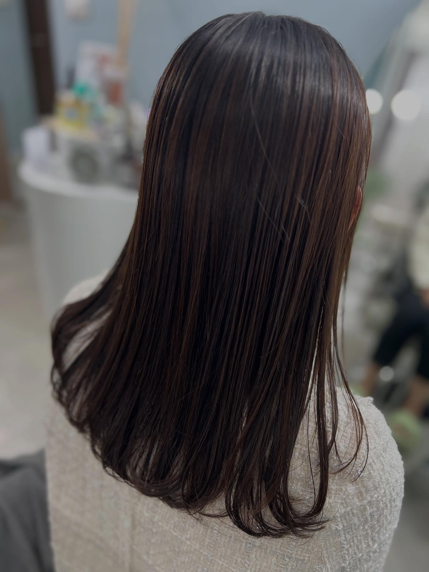 ❤️❤️❤️
【 KINU艶髪トリートメント 3,000 THB 】
今までトリートメントに満足できなかった方にも
ぜひお試しいただきたいメニューです！🩵🫶
髪の内部を強化✨
手触りは柔らか艶々サラサラな仕上がり🥹✨
1ヶ月〜2ヶ月に1度ほどの頻度がオススメです♡

Kinu Treatment 
ทรีตเมนท์สูตรญี่ปุ่นที่เราอยากให้คุณลอง
สัมผัสนุ่มลื่น ผมสลวยเป็นเงางามตั้งแต่ครั้งแรกที่ใช้
เพื่อสุขภาพผมที่ดี แนะนำให้ทำทรีตเมนท์เดือนละครั้งนะคะ 💕

💈Line : https://lin.ee/ipxhtUk

#ร้านทำผมญี่ปุ่น #สปาผม #ทรีตเมนท์สูตรญี่ปุ่น
#ทำสีผมแบบญี่ปุ่น