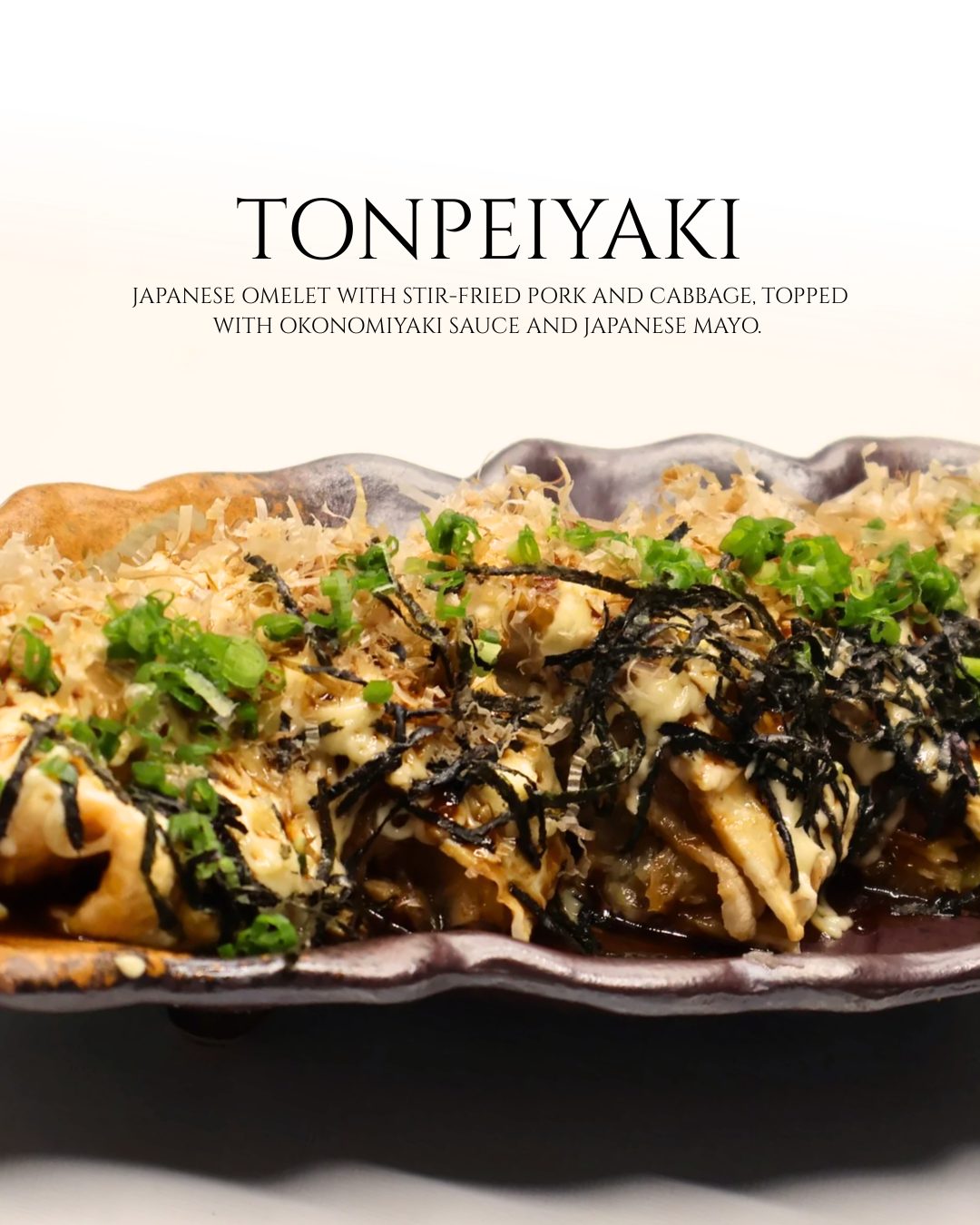 Tonpeiyaki – a popular Japanese street food 🇯🇵
Stir-fried pork and cabbage wrapped in a soft, fluffy omelet, topped with savory Japanese sauce, creamy mayonnaise, and bonito flakes. Rich, flavorful, and incredibly satisfying in every bite.
A must-try for anyone who loves soft eggs and juicy pork! 🍳🐷

Tonpeiyaki เมนูสตรีทฟู้ดยอดนิยมจากญี่ปุ่น 🇯🇵
หมูผัดกับกะหล่ำปลีหอม ๆ ห่อด้วยไข่นุ่ม ๆ ราดซอสสไตล์ญี่ปุ่นและมายองเนส เพิ่มความหอมด้วยปลาแห้งด้านบน รสชาติเข้มข้น กลมกล่อม ทานเพลินทุกคำ 

#Tonpeiyaki #JapaneseStreetFood #JapaneseFood #OmeletLovers #EatJapanese 🍳🇯🇵