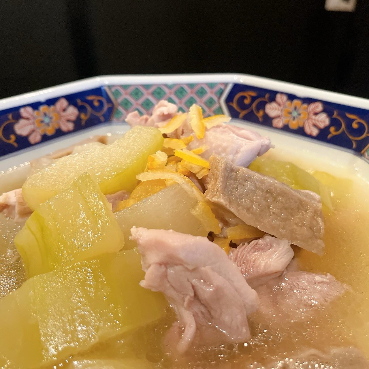 本日、華金✨だよ全員集合💨
お席まだまだ空いております
皆様のご来店お待ちしております♪

おひとりさま大歓迎！
カウンター席大人気

おばんざい、鉄板焼きメニュー
二階テーブル席、三階個室完備
一階カウンター席でもオーダー可能です

黒兵衛では
各種ご宴会のご予約承ります♪
コース1,000バーツ〜
飲み放題 300バーツor 400バーツ

二階テーブル席
三階9名様までの小宴会用個室ございます。

よろしくお願いします♪

2月もHappy hour 開催中です
17:00〜19:30

キリンビール大瓶　120B
ウィスキーハイボール　80B

Happy hour in  February❗️
17:00〜19:30
Kirin Beer Big Bottle 120B
Whisky Hi-ball 80B

#バンコク創作料理居酒屋 #バンコク日本料理店 #バンコク小料理屋 #バンコクおひとりさま #バンコク1人飲み プラカノン バンコク日本人女性スタッフ常駐 バンコクおかみさん バンコクお好み焼き屋 バンコク鉄板焼き  バンコクおばんざい  japanesefood bangkok phrakhanong japaneserestaurant reopen happyhour obanzai bangkokokonomiyaki bangkokteppanyaki