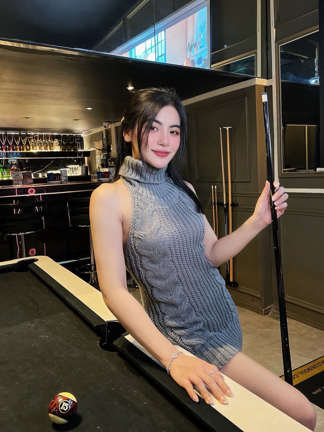 今週も木曜日まで来ましたね！✨セクシーニットデーも本日が最終日となりますので、ぜひこの機会をお見逃しなく🏃‍♀️💨本日は約20名の可愛いキャストが皆さまをお迎えいたしますので、お楽しみにしてくださいね🎉明日からは華やかなセクシータイデーに突入し、さらに民族衣装も取り入れた特別なスタイルで皆様をお出迎えする予定です🌺🌏

週の後半もまだまだ楽しめるイベントが盛りだくさん！毎日の疲れを癒やしに、ぜひお越しください。元気いっぱいのキャストたちとともに、楽しいひとときを過ごしましょう😊皆様のお越しを心よりお待ちしております🌟行ってらっしゃいませ！予約・お問い合わせはお気軽にどうぞ🙌

 ✨ ✨

It's already Thursday this week! ✨ Today is the last day of Sexy Knit Day, so don't miss this opportunity 🏃‍♀️💨 About 20 cute cast members will be welcoming you today, so please look forward to it 🎉 Starting tomorrow, we will be moving on to the glamorous Sexy Tie Day, and we are planning to welcome everyone in a special style incorporating ethnic costumes as well 🌺🌏

There are still plenty of events to enjoy in the latter half of the week! Please come and heal your daily fatigue. Let's spend a fun time together with our energetic cast 😊 We sincerely look forward to welcoming you 🌟 Have a great day! Feel free to make reservations or inquiries 🙌

 ✨ ✨

本周也已经到了星期四呢！✨性感针织衫日今天是最后一天，请千万不要错过这次机会🏃‍♀️💨今天约有20位可爱的演员迎接大家，请尽情期待哦🎉明天开始将进入华丽的性感领带日，还会采用融合民族服饰的特别风格迎接大家🌺🌏

本周后半段还有许多精彩的活动等你来参与！欢迎前来舒缓每日的疲惫。和充满活力的演员们一起，度过一段愉快的时光吧😊我们衷心期待您的光临🌟路上小心！预约、咨询请随时联系我们🙌

 ✨ ✨

이번 주도 목요일까지 왔네요!✨ 섹시 니트 데이도 오늘이 마지막 날이니, 꼭 이 기회를 놓치지 마세요🏃‍♀️💨 오늘은 약 20명의 귀여운 캐스트가 여러분을 맞이할 예정이니, 기대해 주세요🎉 내일부터는 화려한 섹시 타이 데이가 시작되어, 더욱더 민족 의상도 도입한 특별한 스타일로 여러분을 맞이할 예정입니다🌺🌏

주 후반에도 아직도 재미있는 이벤트가 가득합니다! 매일의 피로를 풀러 꼭 방문해 주세요. 에너지 넘치는 캐스트들과 함께 즐거운 시간을 보내봅시다😊 여러분의 방문을 진심으로 기다리고 있습니다🌟 다녀오세요! 예약·문의는 언제든지 환영합니다🙌

 ✨ ✨

#バンコク
#ダーツ
#バンコク遊び
#コヨーテ
#曼谷夜生活