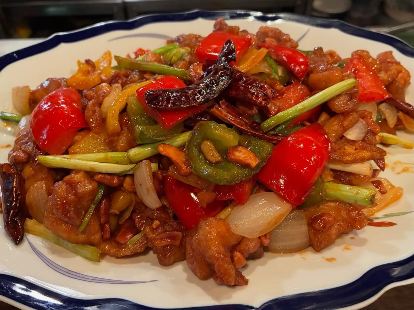 昨夜は沢山のお客様のご来店ありがとうございました🈵
本日、テーブル席空いております
皆様のご来店お待ちしております♪

おひとりさま大歓迎！
カウンター席大人気

おばんざい、鉄板焼きメニュー
二階テーブル席、三階個室完備
一階カウンター席でもオーダー可能です

黒兵衛では
各種ご宴会のご予約承ります♪
コース1,000バーツ〜
飲み放題 300バーツor 400バーツ

二階テーブル席
三階9名様までの小宴会用個室ございます。

よろしくお願いします♪

2月もHappy hour 開催中です
17:00〜19:30

キリンビール大瓶　120B
ウィスキーハイボール　80B

Happy hour in  February❗️
17:00〜19:30
Kirin Beer Big Bottle 120B
Whisky Hi-ball 80B

#バンコク創作料理居酒屋 #バンコク日本料理店 #バンコク小料理屋 #バンコクおひとりさま #バンコク1人飲み プラカノン バンコク日本人女性スタッフ常駐 バンコクおかみさん バンコクお好み焼き屋 バンコク鉄板焼き  バンコクおばんざい  japanesefood bangkok phrakhanong japaneserestaurant reopen happyhour obanzai bangkokokonomiyaki bangkokteppanyaki