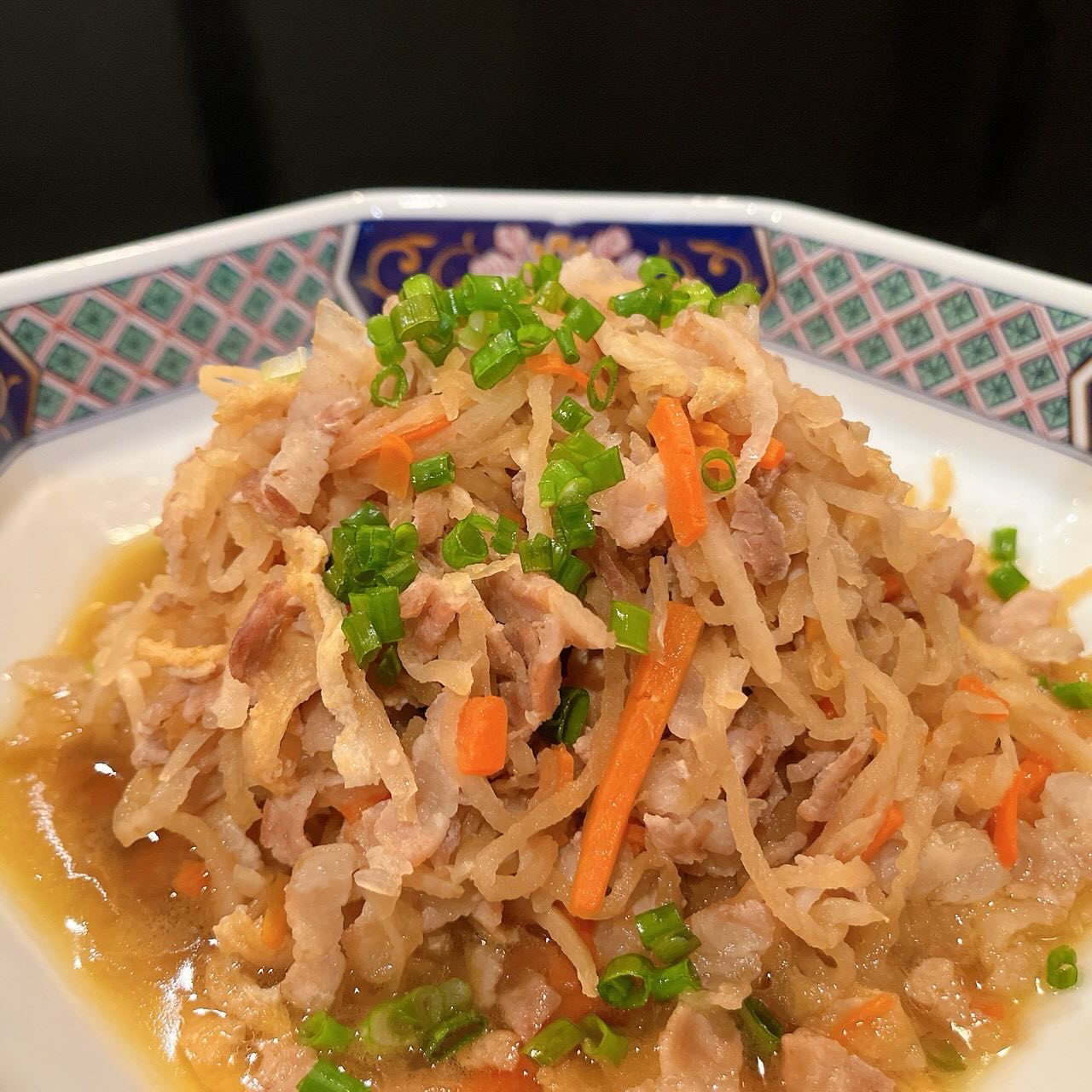 今週もよろしくお願いします😄
皆様のご来店お待ちしております♪

おひとりさま大歓迎！
カウンター席大人気

おばんざい、鉄板焼きメニュー
二階テーブル席、三階個室完備
一階カウンター席でもオーダー可能です

黒兵衛では
各種ご宴会のご予約承ります♪
コース1,000バーツ〜
飲み放題 300バーツor 400バーツ

二階テーブル席
三階9名様までの小宴会用個室ございます。

よろしくお願いします♪

2月もHappy hour 開催中です
17:00〜19:30

キリンビール大瓶　120B
ウィスキーハイボール　80B

Happy hour in  February❗️
17:00〜19:30
Kirin Beer Big Bottle 120B
Whisky Hi-ball 80B

#バンコク創作料理居酒屋 #バンコク日本料理店 #バンコク小料理屋 #バンコクおひとりさま #バンコク1人飲み プラカノン バンコク日本人女性スタッフ常駐 バンコクおかみさん バンコクお好み焼き屋 バンコク鉄板焼き  バンコクおばんざい  japanesefood bangkok phrakhanong japaneserestaurant reopen happyhour obanzai bangkokokonomiyaki bangkokteppanyaki