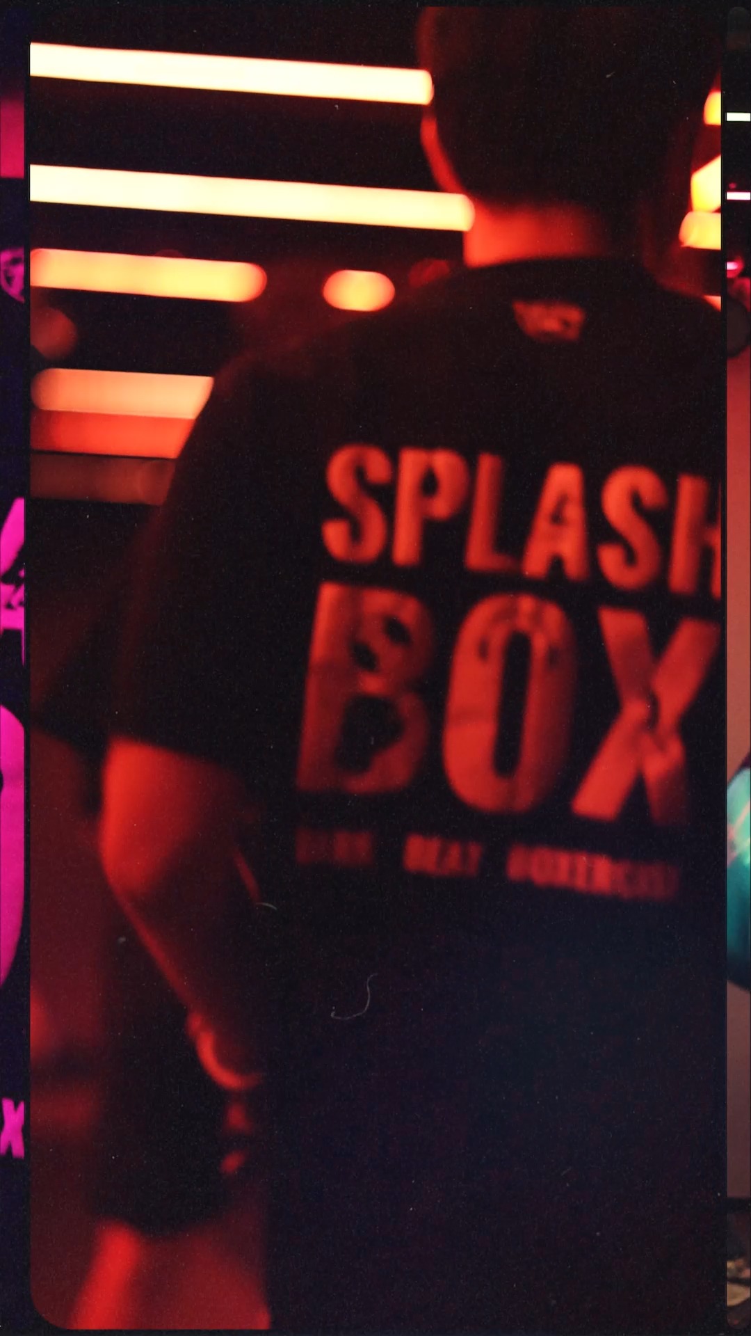 That Sunday just hit. 🥊💥
And.. Thank you again to our special guest @kenjiwasin 

Champ x Kenji on the floor.
Pistachio milk in hand.
Free stretching for the sore ones.

Round 2 — done. But Round 3 is coming .. ?? 👀

Sponsored by
@sunkistthailand
@rebalance.clinic 
_________________________
🥊 Splash Box Studio
📌 Marche’ Thonglor, Building A, 5M Floor
🕘 Opening hours : 9:00 to 22:00
🚿 Full Amenities Provided (Rental Sportswear, Rental Gloves, Rental Towels, Toiletries & Skincare)

#Splashbox #DarkBeatBoxercise
#ผับของคนรักสุขภาพ #ThonglorGym #PrivateGym