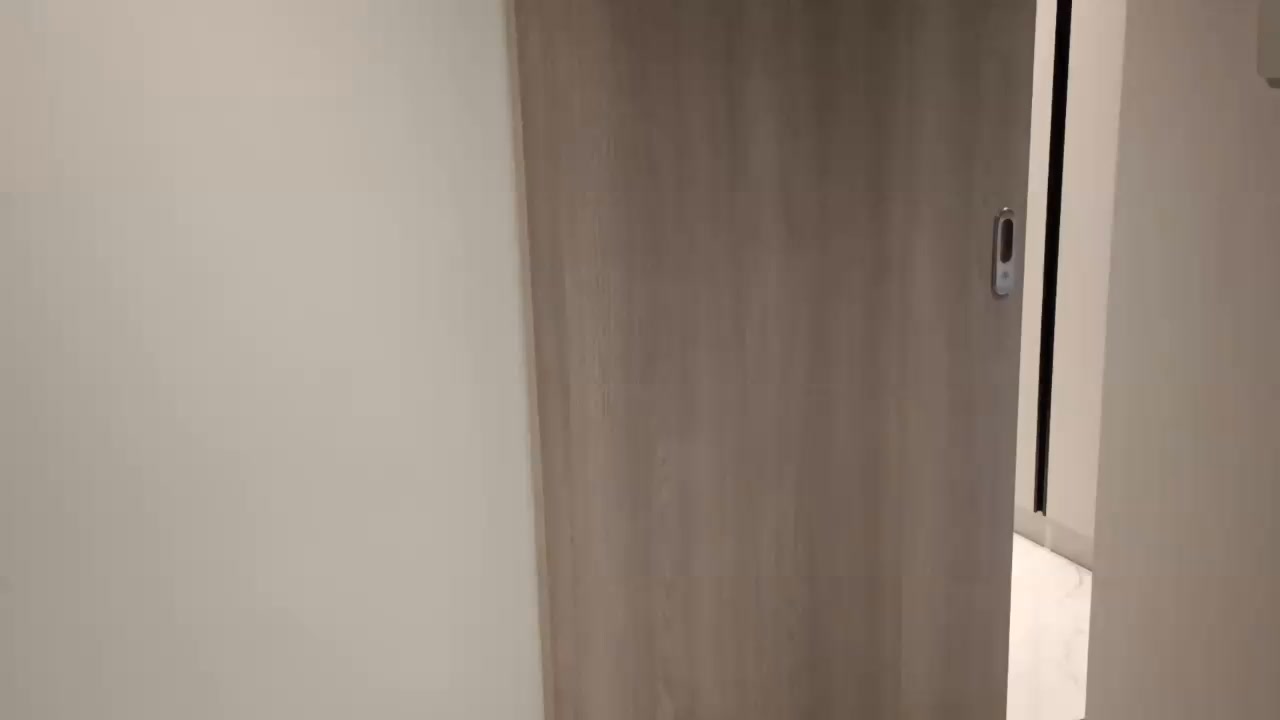 バンコクの都会でスタイリッシュな生活を実現したい方に朗報です🏙️✨！BTSトンロー駅から徒歩圏内にあるOakwood Studioは、理想的なロケーションであなたをお待ちしております。広さ35㎡のスタジオルームは、家賃45,000バーツからご提供。朝食付きのお部屋をご希望の場合、48,000バーツで快適な毎日をお楽しみいただけます🍽️。洗濯機付きのお部屋もございますが、ない場合でも150枚分のランドリーサービスが付いていますので心配無用🧺。愛するペットとも一緒に暮らせるペットフレンドリー物件で、都会での新しい生活を始めてみませんか🐶🐱？朝食付きでこの価格はとてもリーズナブルです。興味のある方はぜひご連絡ください📞！

Good news for those who want to live a stylish life in the city of Bangkok🏙️✨! Oakwood Studio, located within walking distance from BTS Thong Lo station, awaits you in an ideal location. The spacious 35㎡ studio room is available from 45,000 baht rent. If you wish to have a room with breakfast included, you can enjoy a comfortable daily life for 48,000 baht🍽️. There are also rooms with washing machines, and even if your room doesn't have one, don't worry—a laundry service for up to 150 items is included🧺. Why not start a new urban life in this pet-friendly property where you can live together with your beloved pets🐶🐱? This price with breakfast included is very reasonable. If you are interested, please contact us📞!

对于想在曼谷都市中实现时尚生活的人来说，有好消息🏙️✨！Oakwood Studio距离BTS通罗站步行可达，理想的位置等待着您的到来。35平方米的开间房间，月租从45,000泰铢起。如需含早餐房型，仅需48,000泰铢即可每日尽享舒适🍽️。有带洗衣机的房间可供选择，即使没有洗衣机，也包含150件衣物的洗衣服务，无需担心🧺。本物件宠物友好，您可以与心爱的小宠物一起开启都市新生活🐶🐱。含早餐的价格非常实惠。有兴趣的朋友请务必联系我们📞！

#バンコク生活
#BTS近く
#ペット可能
#朝食付き物件
#紅樹株式会社