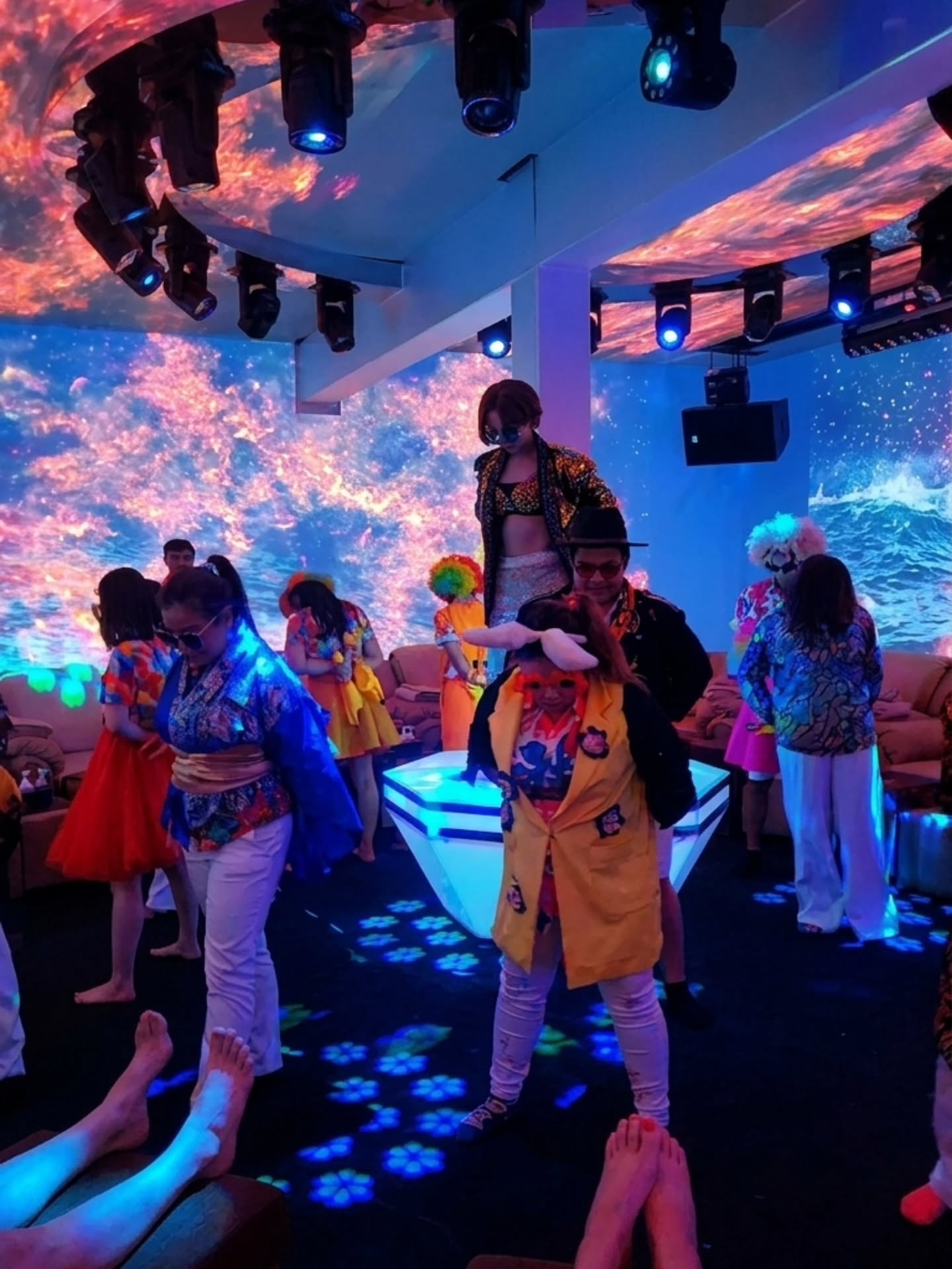 The calm before the storm... ✨🌌

​The stage is set, the lights are dim, and the energy is building. Something spectacular is about to begin at Bradbury. 
Are you ready for the ultimate transformation from chill to thrill? 🕺🔥

​Don't blink—the show is about to explode! 🚀🐥
​
#BradburyMassage #BangkokNightlife #Showtime #Instaworthy #Vibes