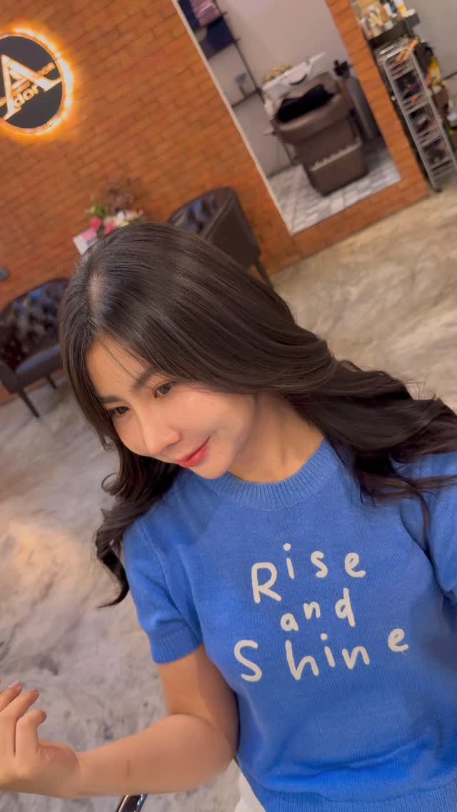 #ผมเสียไม่ใช่เรื่องเล็ก✨ ทาง ADOR ทองหล่อเราเลือกใช้ทรีทเม้นท์ @milbonthailand สูตร Repair💖 ที่ช่วยฟื้นฟูเส้นผมลึกถึงโครงสร้างด้านใน เติมโปรตีนที่สูญเสียจากการทำเคมี ความร้อน และมลภาวะ ให้ผมนุ่มลื่น เงางาม สุขภาพดีขึ้นตั้งแต่ครั้งแรกที่ทำ 💆🏻‍♀️

#HairAtelierADOR #ร้านทำผมทองหล่อ #ร้านทำผมสไตล์ญี่ปุ่น #HairTreatment