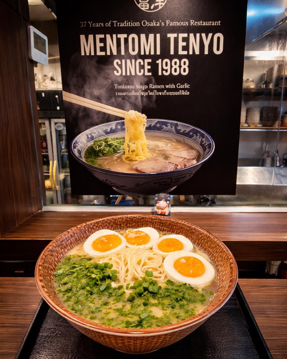 หมูชาชูเราคือที่สุด… วันนี้ไข่ก็ไม่ใช่ตัวประกอบ 
Chashu is the best… today the egg takes the spotlight 

Shikata ga nai 🍜🔥 #tonglor #ramenbkk #bangkokramen #ramenmentomi