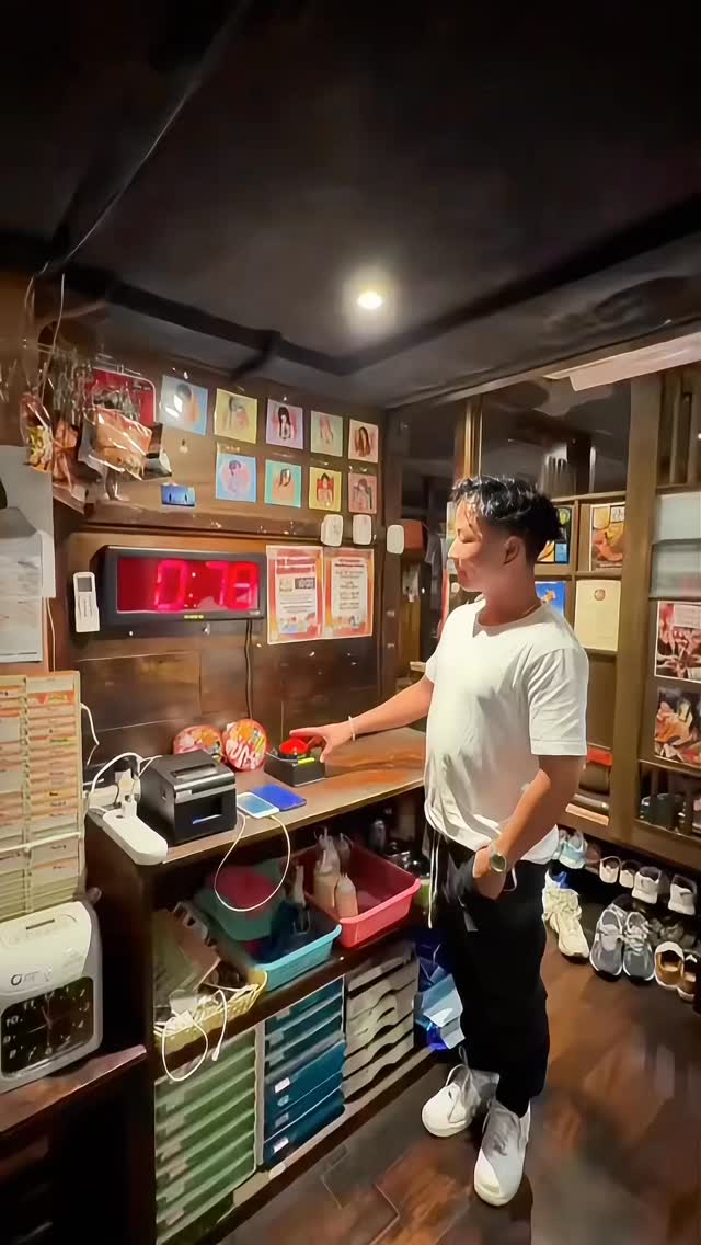 10 Sec Challenge @ Thonglor Yokocho 🎯

เดือนนี้มาท้า 10 วินาทีกันครับ
เล่นได้ในราคาแค่ 100 Baht 💯

การันตีมีรางวัลให้ทุกรอบ
ขนมญี่ปุ่นเพียบ 🇯🇵

⏱ STOP ให้ได้ 10.00

🍺 ขนาดเครื่องดื่มขึ้นอยู่กับเวลาที่คุณกด
🎯 10.00 = เบียร์ทาวเวอร์ 3 ลิตร
9.99 = MEGA size
9.97–10.03 = Large
9.90–10.10 = Normal

❌ พลาดก็ยังได้ขนมญี่ปุ่น

Only 100฿ — Everyone wins.
เจอกันที่ทองหล่อครับ

#10SecondsChallenge
#ThonglorYokocho
#BangkokNightlife
#GameNight
#ChallengeTime

👉 ชวนเพื่อนมาลองกันครับ 🔥（友達誘ってね）