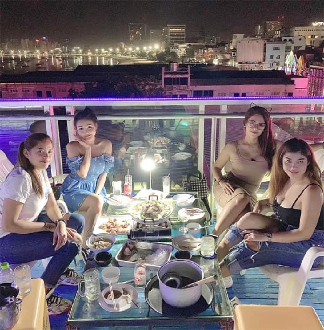 Hello all! Hope you’re having a wonderful night. If you’re looking for a place to relax and have a drink, look no further than Woodball Pattaya. We are the one and only rooftop bar along Walking Street. If you’re hungry, we even have food. Come see us soon! 🩷