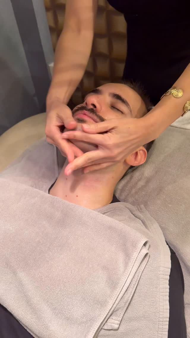 Every touch is designed to relax your mind and elevate your facial massage experience ✨

You can make a reservation at here👇
☎️ 02 124 5246
DM (X or FACEBOOK)
WhatsApp +66 98 925 5888
Line  lin.ee/YOE9biR
#bodycareworks #สปาเวียดนาม #relaxing