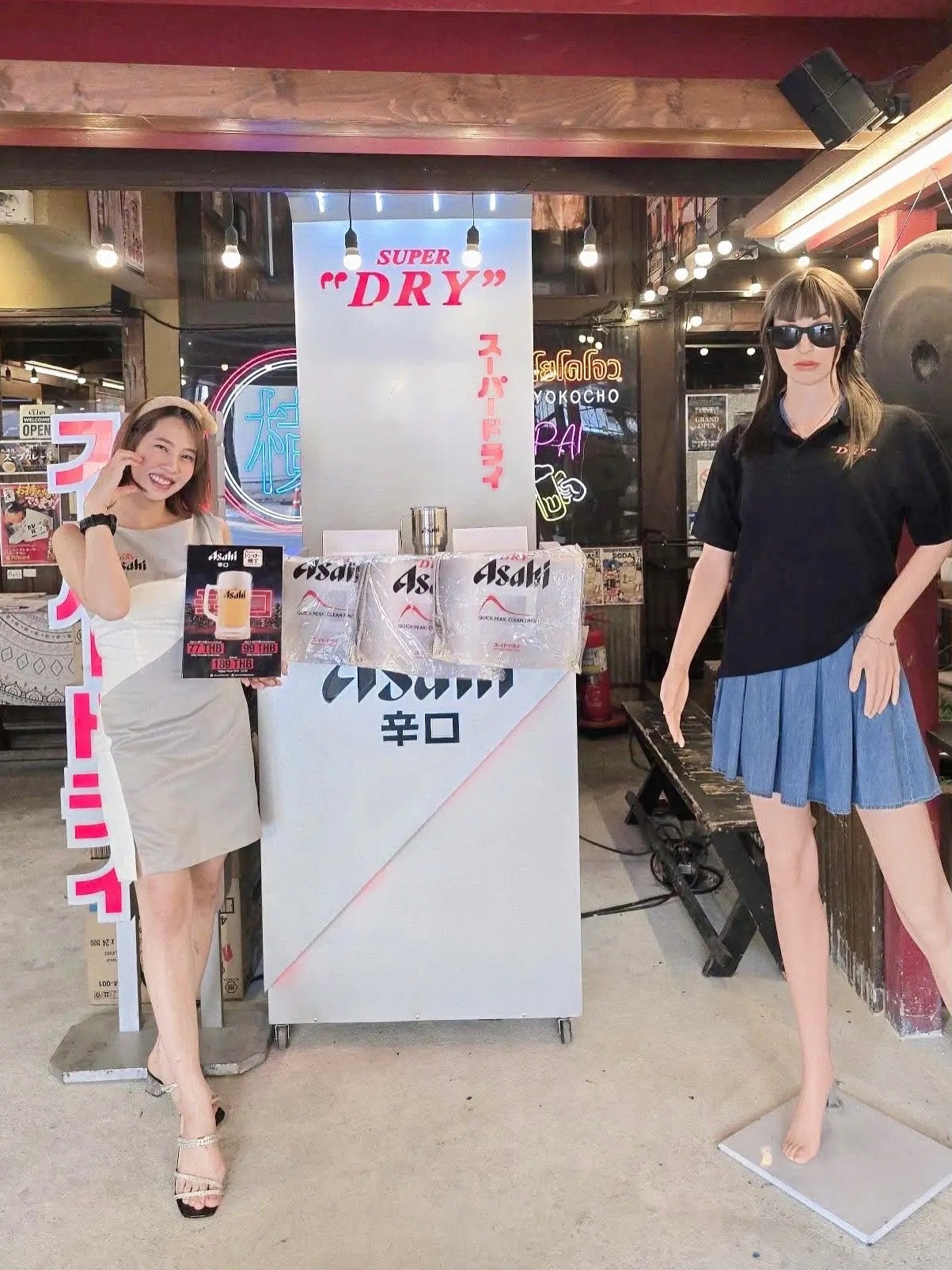 🍺今週末限定🍺 
ASAHI BEER PROMOTION 開催中🔥 

トンロー横丁が一番盛り上がる夜🍻 
みんなで乾杯しよう 

店内も外席も大盛り上がり 
友達・仕事仲間・家族 
誰と来ても楽しめます😎 

👉ビアタワー 680バーツ 
👉特別価格ビールあり 

🍺 THIS WEEKEND ONLY 🍺 
ASAHI BEER PROMOTION🔥 

Let’s drink & enjoy together🍻 
Best vibes in Thonglor Yokocho 

👉 Beer Tower 680 THB 

โปรโมชันเบียร์อาซาฮี เฉพาะสุดสัปดาห์นี้ครับ🔥 
มาดื่ม มาสนุกกันที่ทองหล่อ横丁ครับ🍻 

👉 เบียร์ทาวเวอร์ 680 บาทครับ 

#トンロー横丁 #バンコク居酒屋 #アサヒビール #バンコク
#ThonglorYokocho 🇹🇭