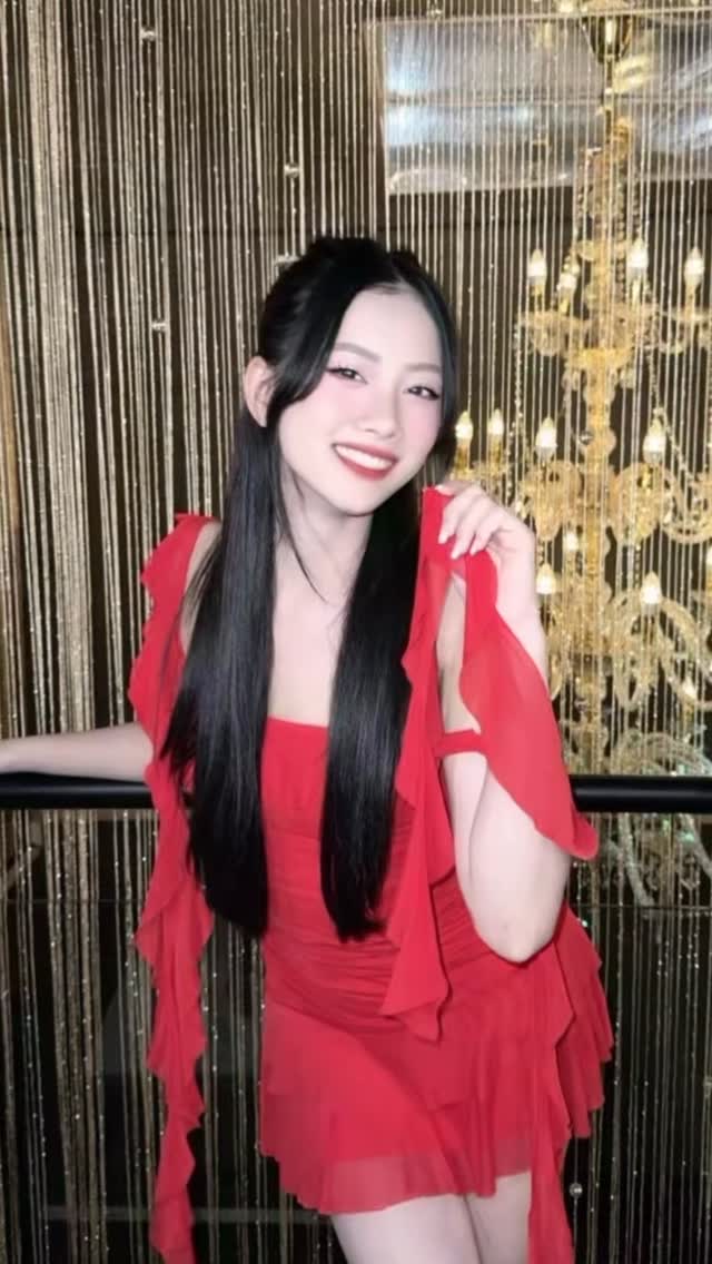 こんにちは！バンコクも日増しに暑くなってきましたね🌞✨そんな中、涼しいひとときを過ごしたい方にはTWENTY FOURでお待ちしております❄️。キンキンに冷えたお飲み物をご用意していますので、ぜひ涼みに来てくださいね🥤。

そして、今週は特別な「セクシーニットウィーク」を開催中です🧶👗。おしゃれで魅力的なニットを身にまとったスタッフが、皆様をお出迎えいたしますよ。今日は約20名のスタッフが出勤しており、お好みの女の子に出会えるかもしれません😊。

バンコクの暑さを忘れ、心地よいスペースで楽しいひとときを一緒に過ごしませんか？私たちは皆様のご来店を心よりお待ちしております！🌟

Hello! Bangkok is getting hotter day by day🌞✨. If you’re looking to spend a cool and refreshing moment, we’re waiting for you at TWENTY FOUR❄️. We have ice-cold drinks ready for you, so please come by to cool off🥤.

Also, this week we’re holding a special “Sexy Knit Week”🧶👗. Our stylish and attractive staff dressed in fashionable knitwear will warmly welcome you. About 20 staff members are working today, so you might find a girl to your liking😊.

Why not forget about Bangkok’s heat and enjoy a good time together in a comfortable space? We are truly looking forward to your visit!🌟

你好！曼谷的天气一天比一天热了呢🌞✨。在这样的天气里，想要享受清凉时光的话，我们在TWENTY FOUR等着您❄️。我们准备了冰镇饮品，欢迎您前来消暑哦🥤。

另外，本周我们正在举办特别的“性感针织周”🧶👗。身穿时尚又有魅力的针织服装的员工，将为大家热情迎接。今天大约有20位员工出勤，您或许能遇见心仪的女孩哦😊。

让我们一起忘记曼谷的炎热，在舒适的空间中度过一段愉快的时光吧！我们衷心期待大家的光临！🌟

안녕하세요! 방콕도 날이 갈수록 점점 더워지고 있네요🌞✨ 그런 가운데, 시원한 한때를 보내고 싶은 분들께는 TWENTY FOUR에서 기다리고 있습니다❄️. 얼음처럼 차가운 음료를 준비하고 있으니, 꼭 시원함을 느끼러 와주세요🥤.

그리고 이번 주는 특별한 ‘섹시 니트 위크’를 개최 중입니다🧶👗. 멋지고 매력적인 니트 차림의 스태프가 여러분을 맞이할 거예요. 오늘은 약 20명의 스태프가 출근해 있으니, 원하는 여성분을 만날 수도 있습니다😊.

방콕의 더위를 잊고, 쾌적한 공간에서 즐거운 시간을 함께 보내지 않으실래요? 저희는 여러분의 방문을 진심으로 기다리고 있습니다!🌟

#Bangkok
#カラオケバー
#ダーツ
#バンコク遊び
#曼谷夜生活