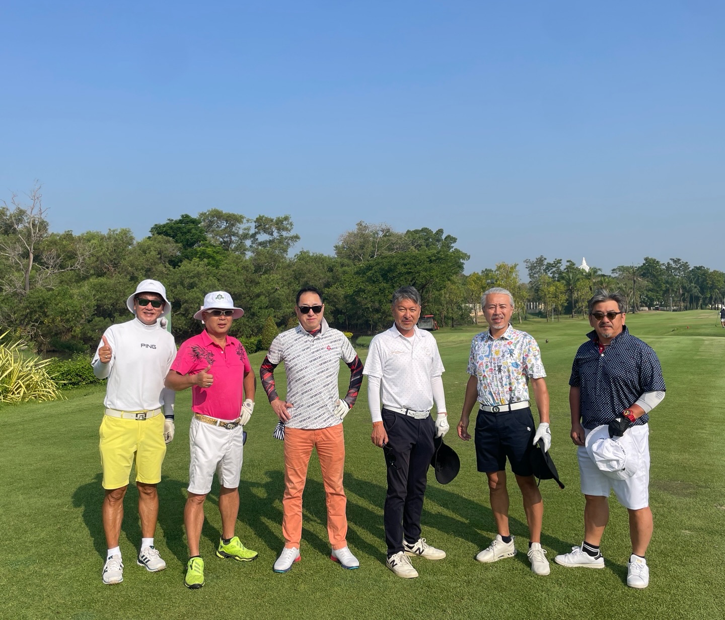 .
.
北陸からお越しのお客様。
南国の楽園でラウンド⛳️🌴
.
今回の舞台は「パインハーストゴルフ & ホテル」
青空×ヤシの木×開放感MAXのコースで
日本とは一味違うゴルフ体験に🏌️‍♂️✨
.
スタート前からワクワク、
ラウンド中は笑いが絶えない最高の時間😆
.
タイならではのゆったりした空気と、
リゾートゴルフの贅沢さを
しっかり満喫していただきました🇹🇭
.
遠く北陸から本当にありがとうございます🙏
また一緒にラウンドできる日を楽しみにしています！
.
#タイ旅行
#バンコク
#thai
#bangkok
#タイゴルフ