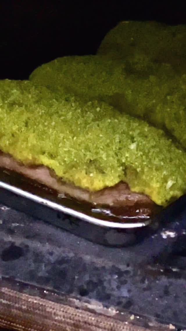 鴨ロース ハーブステーキ 雲丹ソース

香ばしく焼き上げた鴨ロースに、
濃厚な雲丹ソースを合わせた一皿。

ハーブの香りと旨みが重なり、
上品で奥行きのある味わいをお楽しみいただけます。

ご予約・お問い合わせはプロフィールの📞又は公式LINEより承ります。

—

Herb-Crusted Duck Steak with Uni Sauce

Perfectly seared duck with a rich and creamy uni sauce.

Layered with aromatic herbs and deep umami,
creating a refined and elegant flavor.

For reservations or inquiries, please contact us via phone or LINE on our profile.

—

อกเป็ดสเต็กสมุนไพร ซอสอุนิ

อกเป็ดย่างหอมกรุ่น
เสิร์ฟพร้อมซอสอุนิเข้มข้น

ผสานกลิ่นหอมของสมุนไพรและรสอูมามิอย่างลงตัว

สำรองที่นั่งได้ทาง 📞 หรือ LINE ในโปรไฟล์

—

#しゃかリッチ #鴨ロース #雲丹 #春メニュー #バンコク和食 個室和食 bangkokdining japanesefood omakase finedining