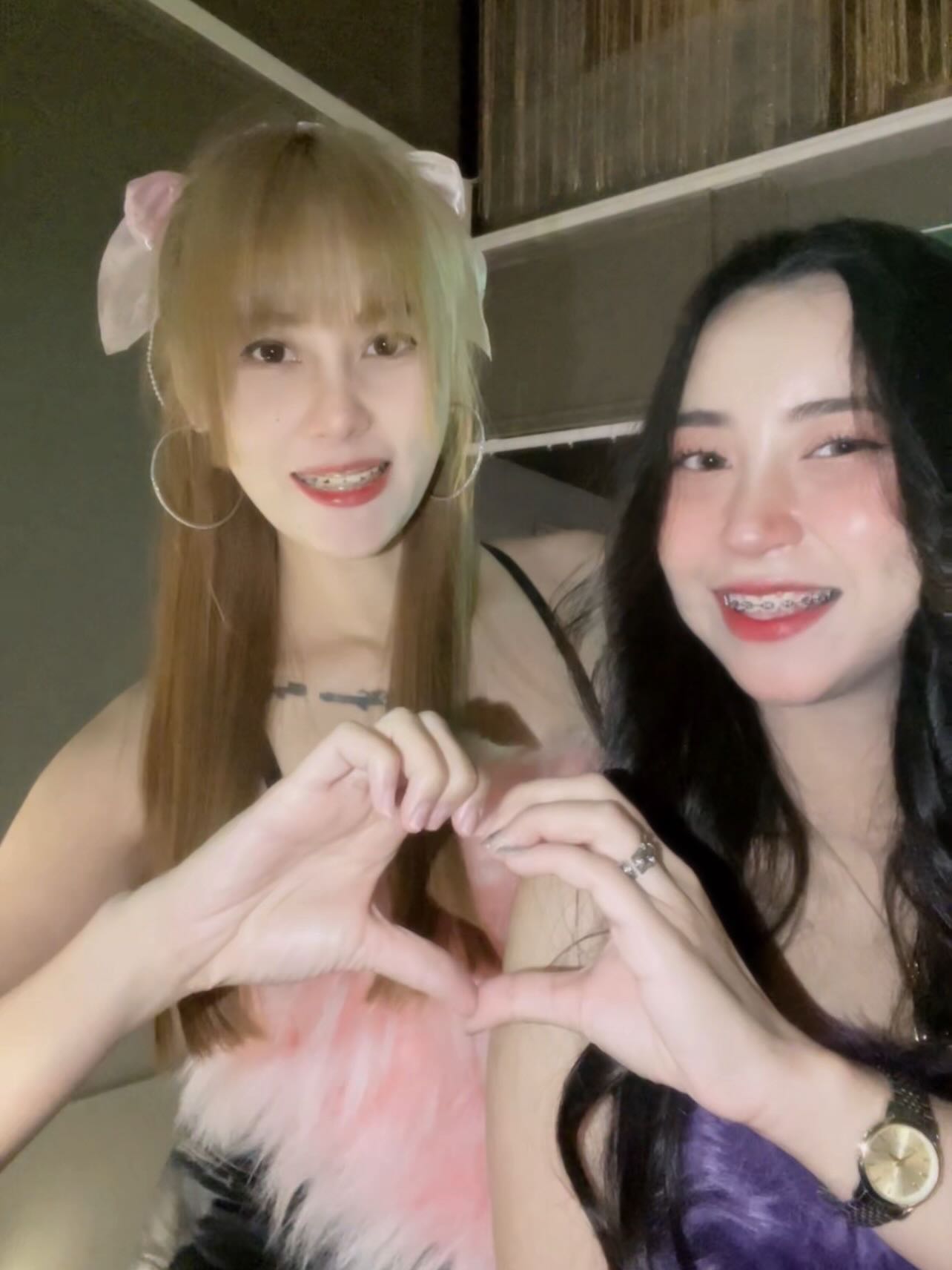 こんばんは🎤✨さあ、準備完了しました！今夜も素敵なひと時をお届けする準備は万全です。当店には個室も完備しているので、プライベートな時間を大切にしたい方にもぴったりです💫今日は特別に、可愛い女の子たちが一緒に歌を楽しませてくれますよ🎶

さらに！ビリヤードやダーツもご用意していますので、お好きな遊びを思う存分楽しんでください🎱🎯仲間と集まって、忘れられない夜を共に過ごしましょう。美味しいドリンクと共に、お気に入りの曲を心ゆくまで歌い上げてくださいね🍹🎵

ぜひ一度、当店の魅力を体験しにいらしてください。今夜も皆さまとお会いできるのを楽しみにしています。最高の夜を一緒に創りましょう！お待ちしています🌟

#カラオケバー
#楽しい夜
#友達と一緒
#個室完備
#ビリヤード