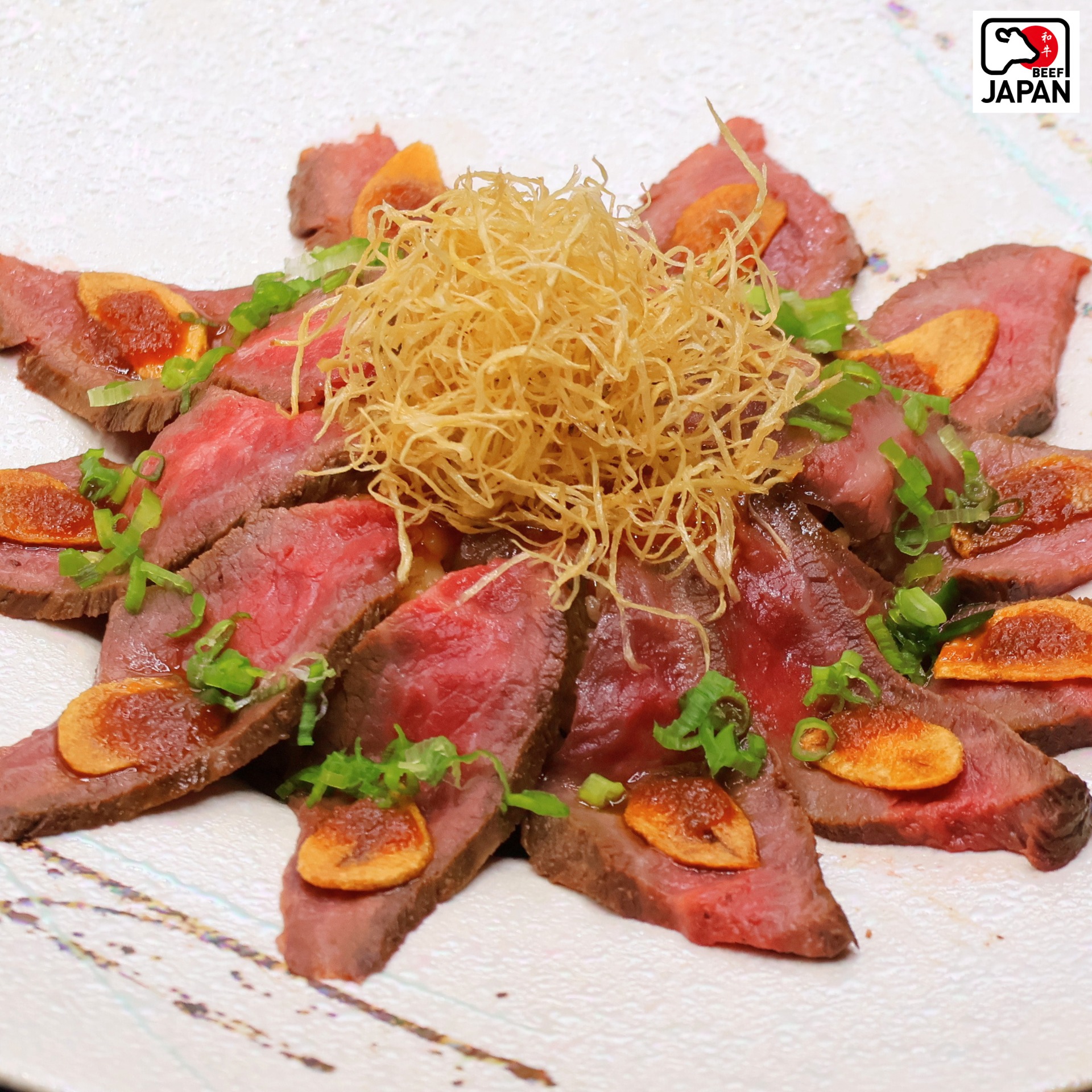 🥩✨ Wagyu Garlic Fried Rice ✨🥩
Fragrant Japanese garlic fried rice, wok-tossed to perfection 🍳
Topped with juicy, melt-in-your-mouth Wagyu beef, perfectly seared for that rich, buttery flavor 🤤

ข้าวผัดกระเทียมหอม ๆ สไตล์ญี่ปุ่น ผัดร้อน ๆ หอมกระทะ
ท็อปด้วยเนื้อวากิวฉ่ำ ๆ ย่างกำลังดี เนื้อนุ่มละลายในปาก 🤤

📍 พร้อมเสิร์ฟแล้ววันนี้
#WagyuLovers #GarlicFriedRice #สายเนื้อห้ามพลาด #JapaneseFood #Umami