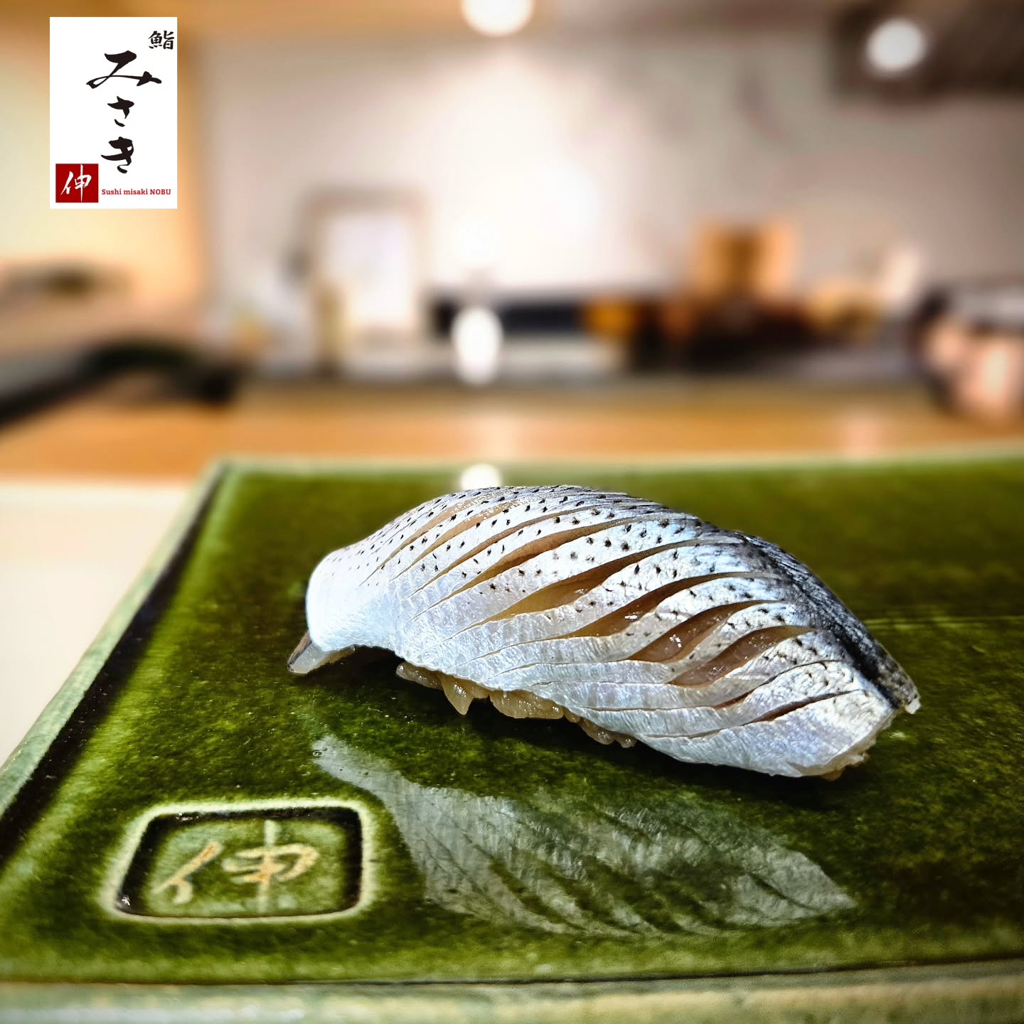 【We will be open throughout the Songkran holidays】
▷▶︎▷LINE→@sushimisakinobu▶▷

さて来週からは4月!!
日本でも桜の季節ですね！

鮨みさき伸では必ず月ごとにメニューを
全て変更しております！

季節の食材を、旬のお魚をご提供するには
メニューの変更は必須でございます！

もちろん当月中に何度かご来店くださる
お客様にもメニューを変えてご提供しております！

飽きる事なく美味しいものをご提供するため
日々精進しております！

そのなかでも必ずお鮨としてご提供するのは
小肌でございます!!

地味に思われるかもしれませんが
寿司屋の名刺代わり、当店の自慢でもございます！

是非ともご賞味くださいませ！

なお
貸切やケータリング、
月曜日の営業にもご対応させていただきますので
お気軽にご連絡くださいませ！

Location: 
50 GMM Grammy PLACE, Sukhumvit 21 Rd. (Asoke), Khlongtoeinuea,Wattana, Bangkok 10110, Thailand

Sushi Misaki Nobu (GMM grammy place BF1)
chef 【NOBU】

Reservation: 
Sushi Misaki Nobu/062-495-2386

Dine-in time: 
12:00-lunch time open
17:00-dinner time open
※anytime customer choose reservation time
close 22:00
close every Monday

menu:
1.standard course 4000THB
2.special course 6000THB
3.Premium course 8000THB

#sushimisaki
#sushimisakinobu
#鮨みさき
#鮨みさき伸
#バンコク
おまかせ
Bangkok
omakase
sushi
鮨
寿司
タイ
Thailand
デート
接待