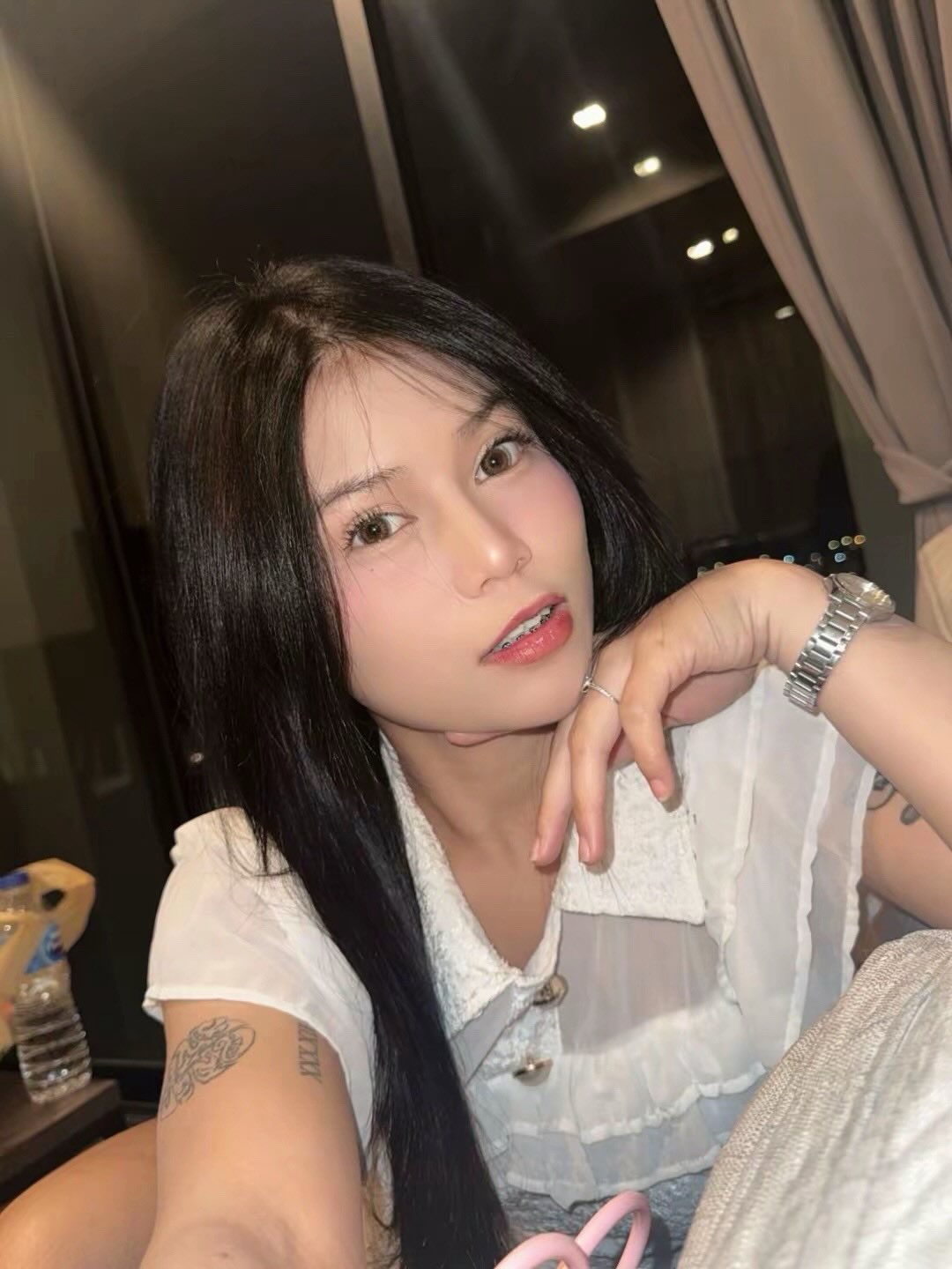 🌸いよいよ3月もあと少しで終わり！新しいスタートに向けて準備を始める時期ですね✨。そんな時こそリフレッシュが必要！当店のカラオケバーで、思い切り歌ってリフレッシュしましょう🎤🎶。今週から、「彼シャツ」イベントもスタートしますので、お楽しみに👔。 3月が終わる前に、当店で素敵な思い出を作りませんか？ キャストもたくさん出勤しているので、一緒に飲んでお話しながら楽しいひと時を過ごせます🍹💕。ぜひ、3月の飲み納めに当店に足を運んでみてください🙌。皆さんのご来店を心よりお待ちしております💫。残りわずかの3月を一緒に盛り上げていきましょう！

#カラオケバー
#飲み納め
#彼シャツ
#リフレッシュ
#歌好き