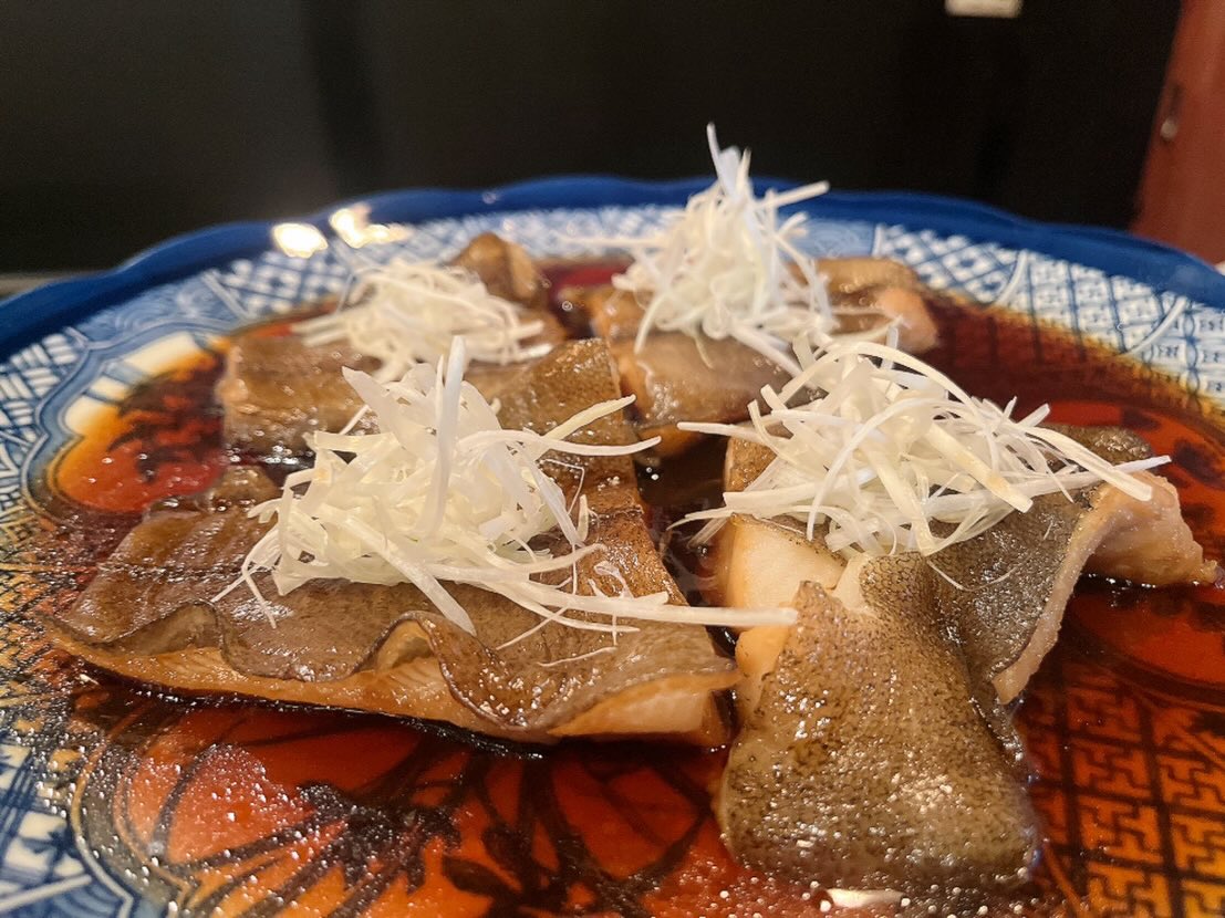 本日、カウンター席空いております
皆様のご来店お待ちしております♪

おひとりさま大歓迎！
カウンター席大人気

おばんざい、鉄板焼きメニュー
二階テーブル席、三階個室完備
一階カウンター席でもオーダー可能です

黒兵衛では
各種ご宴会のご予約承ります♪
コース1,000バーツ〜
飲み放題 300バーツor 400バーツ

二階テーブル席
三階9名様までの小宴会用個室ございます。

よろしくお願いします♪
4月もHappy hour 開催中です
17:00〜19:30

キリンビール大瓶　120B
ウィスキーハイボール　80B

Happy hour in  April❗️
17:00〜19:30
Kirin Beer Big Bottle 120B
Whisky Hi-ball 80B

#バンコク創作料理居酒屋 #バンコク日本料理店 #バンコク小料理屋 #バンコクおひとりさま #バンコク1人飲み プラカノン バンコク日本人女性スタッフ常駐 バンコクおかみさん バンコクお好み焼き屋 バンコク鉄板焼き  バンコクおばんざい  japanesefood bangkok phrakhanong japaneserestaurant reopen happyhour obanzai bangkokokonomiyaki bangkokteppanyaki