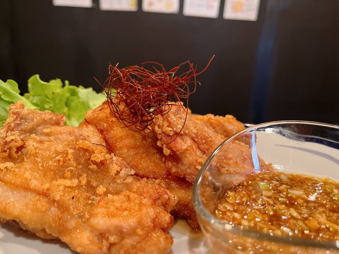 本日も絶賛営業中です🈺
皆様のご来店お待ちしております♪

鉄板焼きメニューはお休みしています

おひとりさま大歓迎！
カウンター席大人気

おばんざい、鉄板焼きメニュー
二階テーブル席、三階個室完備
一階カウンター席でもオーダー可能です

黒兵衛では
各種ご宴会のご予約承ります♪
コース1,000バーツ〜
飲み放題 300バーツor 400バーツ

二階テーブル席
三階9名様までの小宴会用個室ございます。

よろしくお願いします♪
5月もHappy hour 開催中です
17:00〜19:30

キリンビール大瓶　120B
ウィスキーハイボール　80B

Happy hour in  May❗️
17:00〜19:30
Kirin Beer Big Bottle 120B
Whisky Hi-ball 80B

#バンコク創作料理居酒屋 #バンコク日本料理店 #バンコク小料理屋 #バンコクおひとりさま #バンコク1人飲み プラカノン バンコク日本人女性スタッフ常駐 バンコクおかみさん バンコクお好み焼き屋 バンコク鉄板焼き  バンコクおばんざい  japanesefood bangkok phrakhanong japaneserestaurant reopen happyhour obanzai bangkokokonomiyaki bangkokteppanyaki