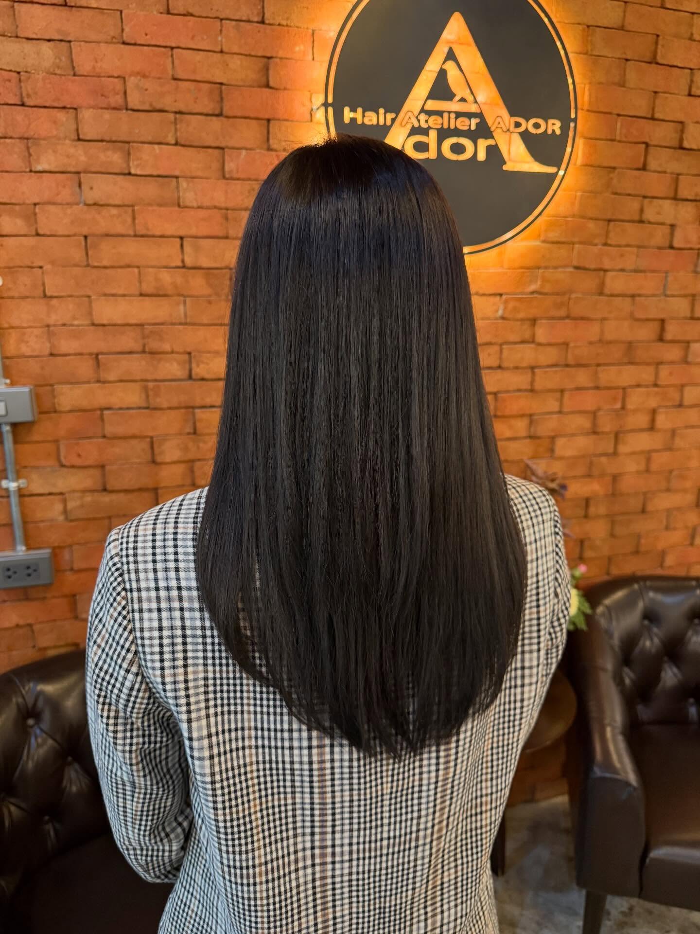 Natural straight, soft & shiny ✨
ストレートでも、自然で柔らかい仕上がりに。

#HairAtelierADOR #rebonding 
#ร้านทำผมทองหล่อ
#ร้านทำผมสไตล์ญี่ปุ่น
#バンコク美容室