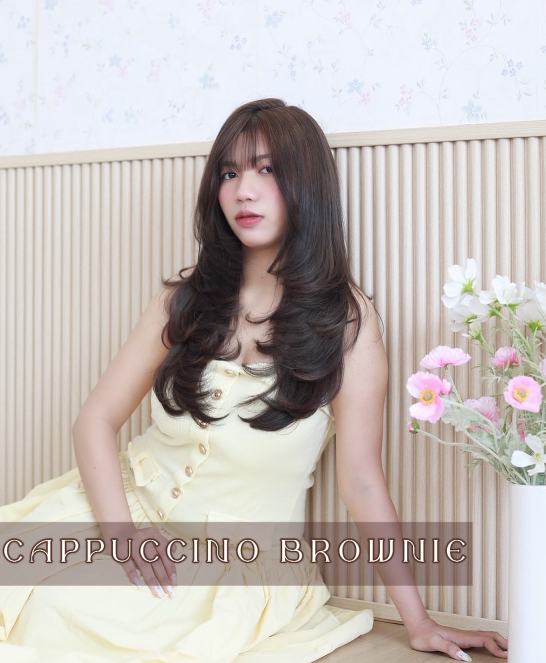 Cappuccino Brownie
สีน้ำตาลนมละมุน ให้ลุคอบอุ่น นุ่มนวล ดูแพง

CAPPUCCINO LINE
ไม่ว่าจะเป็นสไตล์ไหน
ก็เข้ากันได้อย่างลงตัว
เผยความเป็นตัวคุณอย่างเป็นธรรมชาติ
พร้อมเริ่มต้นลุคใหม่ที่ดูสดใส

สูตร “Milky Blend”
เพื่อสีผมโทนอุ่นที่นุ่มละมุนและเงางาม

ออกแบบมาให้เข้ากับสีโทนขาว (White Color)
ช่วยผสมผสานโทนอุ่นและโทนเย็นได้อย่างสมดุล
แม้เส้นผมที่ผ่านการทำเคมีหลากหลาย
ก็ยังดูนุ่มลื่น เงางาม และเป็นธรรมชาติ

✔ สีติดสวย แต่ไม่ทำให้ผมดูหมองคล้ำ
✔ ลดการสะสมของสีที่ทำให้ผมแข็งกระด้าง
✔ ให้ผมดูเรียบเนียน สุขภาพดีอย่างเป็นธรรมชาติ

เปลี่ยนลุคของคุณให้ดูนุ่มละมุน
พร้อมประกายเงางามอย่างเป็นธรรมชาติในทุกมุมมอง 💫

🚘 ฟรีที่จอดรถ
👇🏻
Booking : 📕
Line oa @cyanbkk
Tel. 020092616
  0622922841
Open hours :⏰
Everyday 9.30-18.30 น.

#japanesesalon #japanesehair #tokyohair
#japanesehaircolor #ashhair beigehair
haircolor bangkoksalon ร้านทำผมสไตล์ญี่ปุ่น
hairtransformation ร้านทำผมทองหล่อ

バンコク美容室  トンロー美容室  日本人美容師 日本式ヘアサロン 透明感カラー
アッシュカラー ベージュカラー 外国人風カラー ThonglorSalon bangkokjapanesesalon