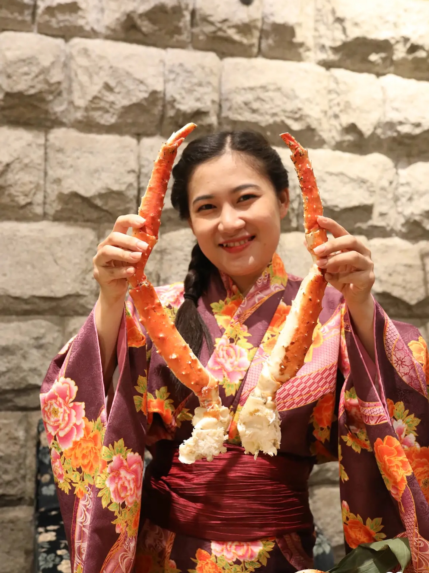 Freshly delivered from Hokkaido. 
Enjoy all-you-can-eat giant king crab, known for its incredible size and sweetness. 

Relax in a private dining space inspired by traditional Japanese elegance, 
perfect for sharing a special moment with someone important. 

Indulge in an unforgettable experience for all your senses.⁡

📍Kanitengoku Asok Sukhumvit23
📞0800743032
LINE @080vecfn
Whats App +66 80 074 3032