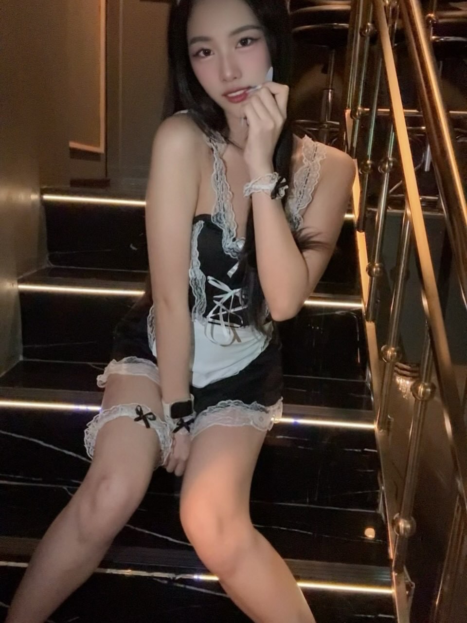 土曜の夜の予定は決まっていますか？🌟 本日は特別なナイトへようこそ！当クラブの豪華メイドイベント最終日をお楽しみください💃✨ いつもとは違った雰囲気で、かわいいメイドたちが皆さまをお迎えします。音楽とダンス、そして笑顔あふれる夜を一緒に過ごしませんか？🎵

友人と一緒に楽しい夜を計画し、このスペシャルなひとときを共有するのにぴったりな場所です。シンプルな夜を非日常的に変えるこのイベントを見逃す手はありません！ドリンク片手に、素敵な夜を満喫してください🍸✨

皆様のご来店をスタッフ一同お待ちしております！お早めのご予約をお勧めします📞

#バンコク
#トンロー
#カラオケバー
#ダーツ
#バンコク遊び