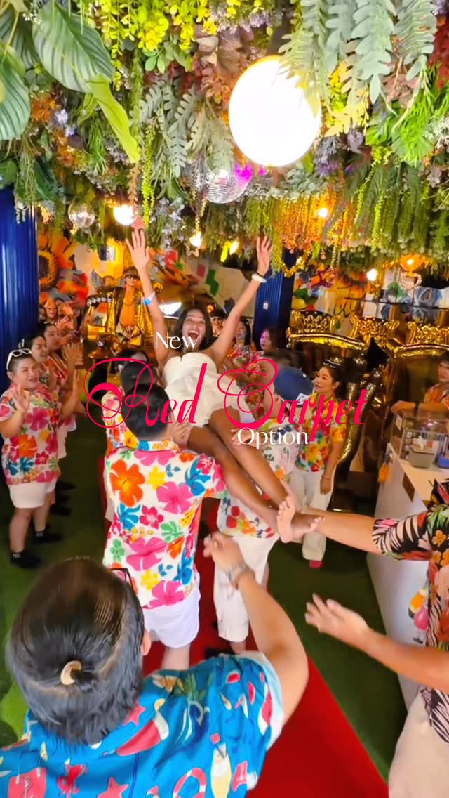 This is how your experience begins.

A red carpet.
A grand welcome.
And everyone celebrating YOU.

Before the massage even starts,
the experience already feels unforgettable.

Make your birthday (or any day) special.

Discover this Red Carpet option via the link in our profile.

📍 Bradbury - Soi Sukhumvit 61
⏰ 12:00 – 0:00

#BRADBURY #bangkoktrip #birthday #experience #InstaWorthy