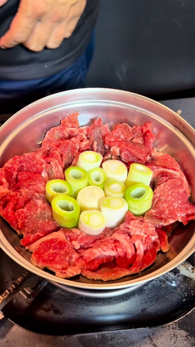 ・
Sukiyaki日本

Location:
6, 5 Soi Phrom Si 1, Khlong Tan Nuea, Watthana, Bangkok 10110 

Reservation:
02-662-7899

Dine-in time:
17:00〜0:00

#bangkok #japanesefood #izakaya #japaneserestaurant#居酒屋