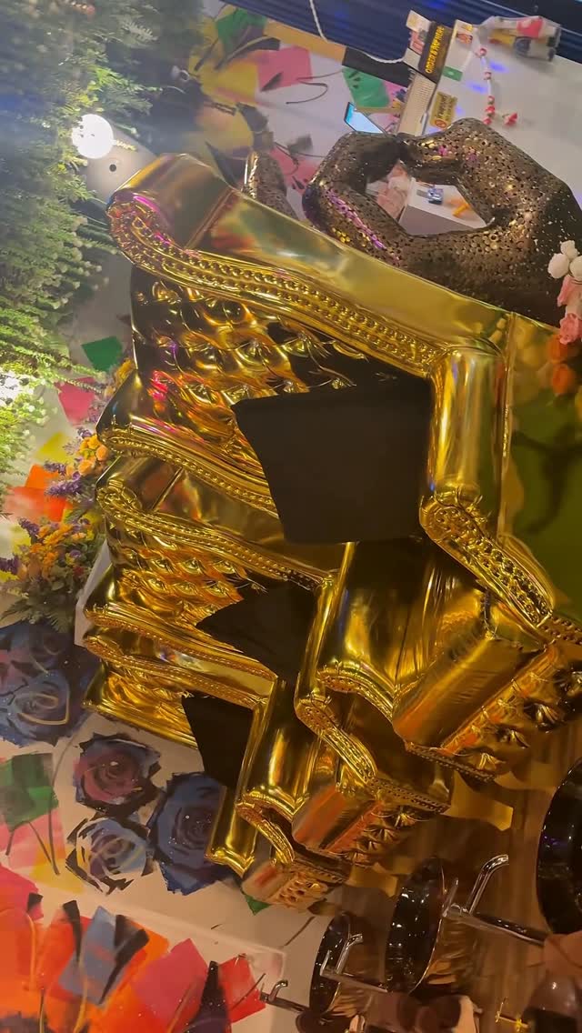 Spa?
Club?

No… this is something different.

A place where massage meets music,
lights, and pure entertainment.

Relax… but also get excited.

This is not just a service.
This is an experience.

Come and feel it yourself.

📍 Bradbury - Soi Sukhumvit 61
⏰ 12:00 – 0:00
#BRADBURY #massage #bangkoktrip #映えスポット #InstaWorthy