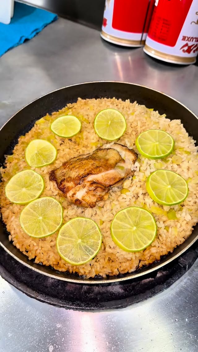 ・
Chicken, lemon, and leek paella

Location:
6, 5 Soi Phrom Si 1, Khlong Tan Nuea, Watthana, Bangkok 10110 

Reservation:
02-662-7899

Dine-in time:
17:00〜0:00

#bangkok #japanesefood #izakaya #japaneserestaurant#居酒屋