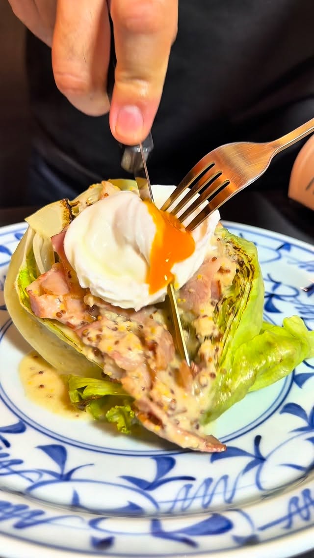 ・
Caesar lettuce salad🥬

Location:
6, 5 Soi Phrom Si 1, Khlong Tan Nuea, Watthana, Bangkok 10110 

Reservation:
02-662-7899

Dine-in time:
17:00〜0:00

#bangkok #japanesefood #izakaya #japaneserestaurant#居酒屋
