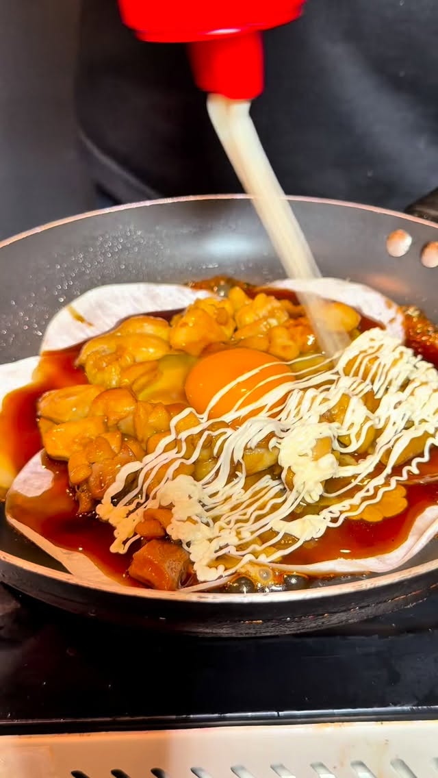 ・
Teriyaki pizza🍕

Location:
6, 5 Soi Phrom Si 1, Khlong Tan Nuea, Watthana, Bangkok 10110 

Reservation:
02-662-7899

Dine-in time:
17:00〜0:00

#bangkok #japanesefood #izakaya #japaneserestaurant#居酒屋