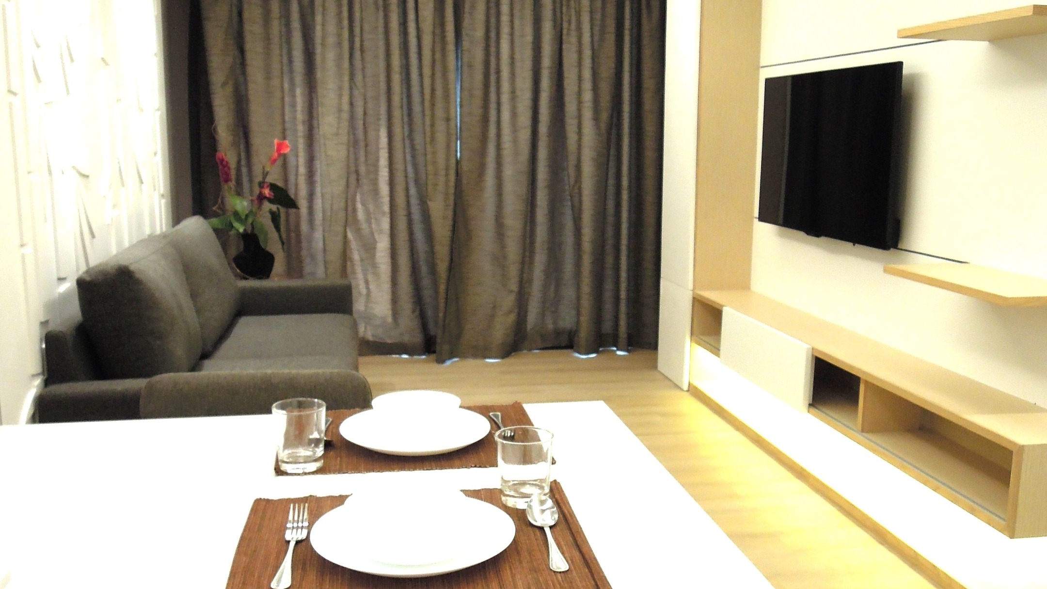 ✨新着物件のお知らせ✨The Shine 39の1ベッドルームに空きが出ました！広さは60㎡で、家賃は60,000バーツから。広めに感じる間取りがポイントで、明るく開放的な空間が広がっています🌿

さらに、フジスーパー3号店が近くにあり、日常の買い物にも大変便利です🛍️ 館内には大浴場も完備されており、心身ともにリラックス✨また、ゴルフシミュレーターも完備しているので、趣味を満喫するのにもぴったり👍

この物件は、空きが出た瞬間に予約が入る人気物件ですので、気になる方はぜひお早めにご連絡ください📞

理想の住まいがあなたを待っています！ぜひこのチャンスをお見逃しなく🌟

 🏢

#賃貸マンション
#紅樹株式会社
#日本人に大人気
#大浴場あり
#フジスーパー近く