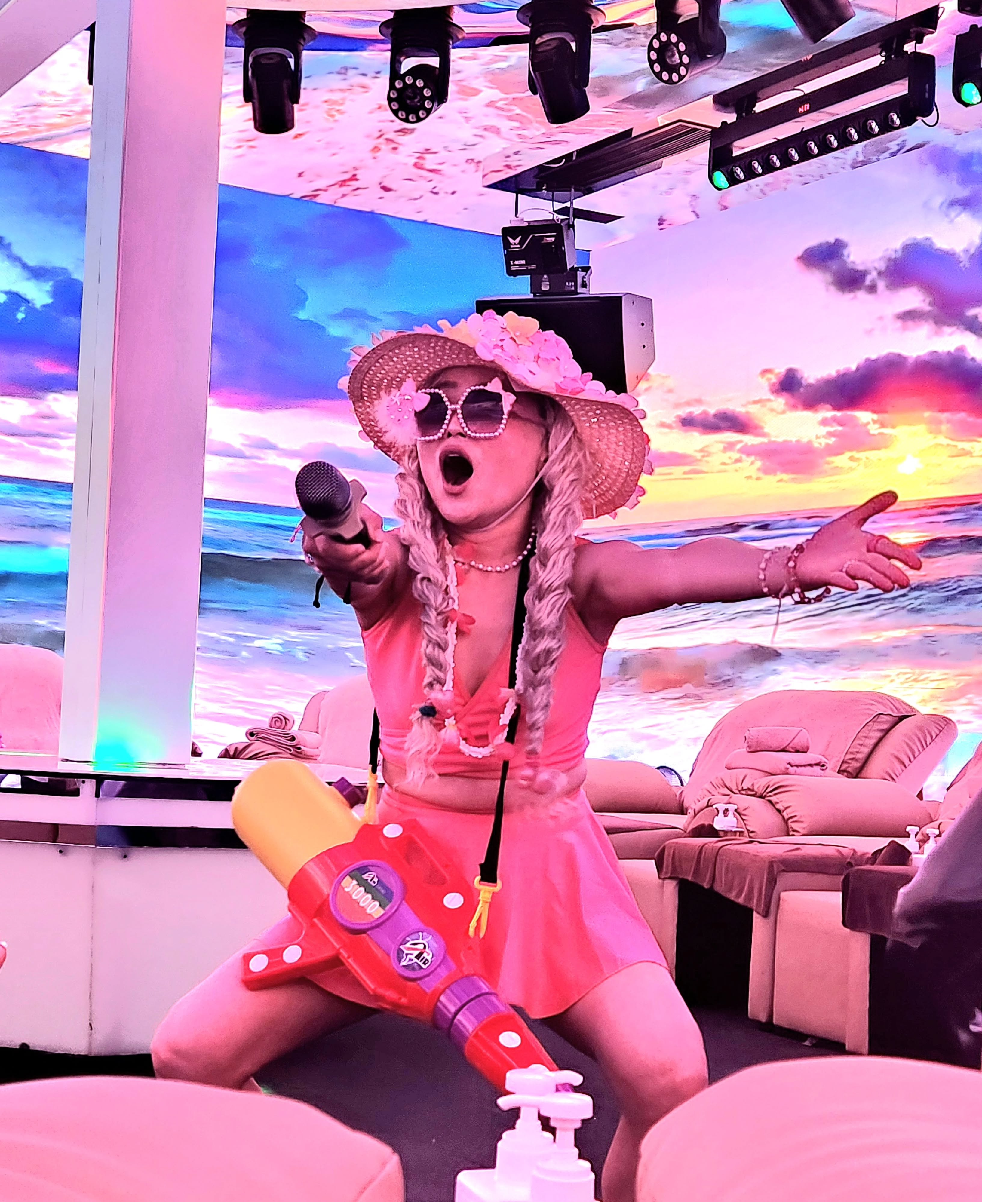 A new star is born at Bradbury! ✨💖

​Introducing our latest character, "Gin-chan" ! 
She’s bright, energetic, and brings a whole new level of fun to the stage with her microphone and colorful water gun. 
Her infectious energy is guaranteed to make your night unforgettable 🌌🔥🎙️

​Have you been lucky enough to meet Gin-chan yet? 
Let us know in the comments! 👇

#BradburyMassage #newarrivals  #BangkokNightlife #Showtime
#パリピマッサージ