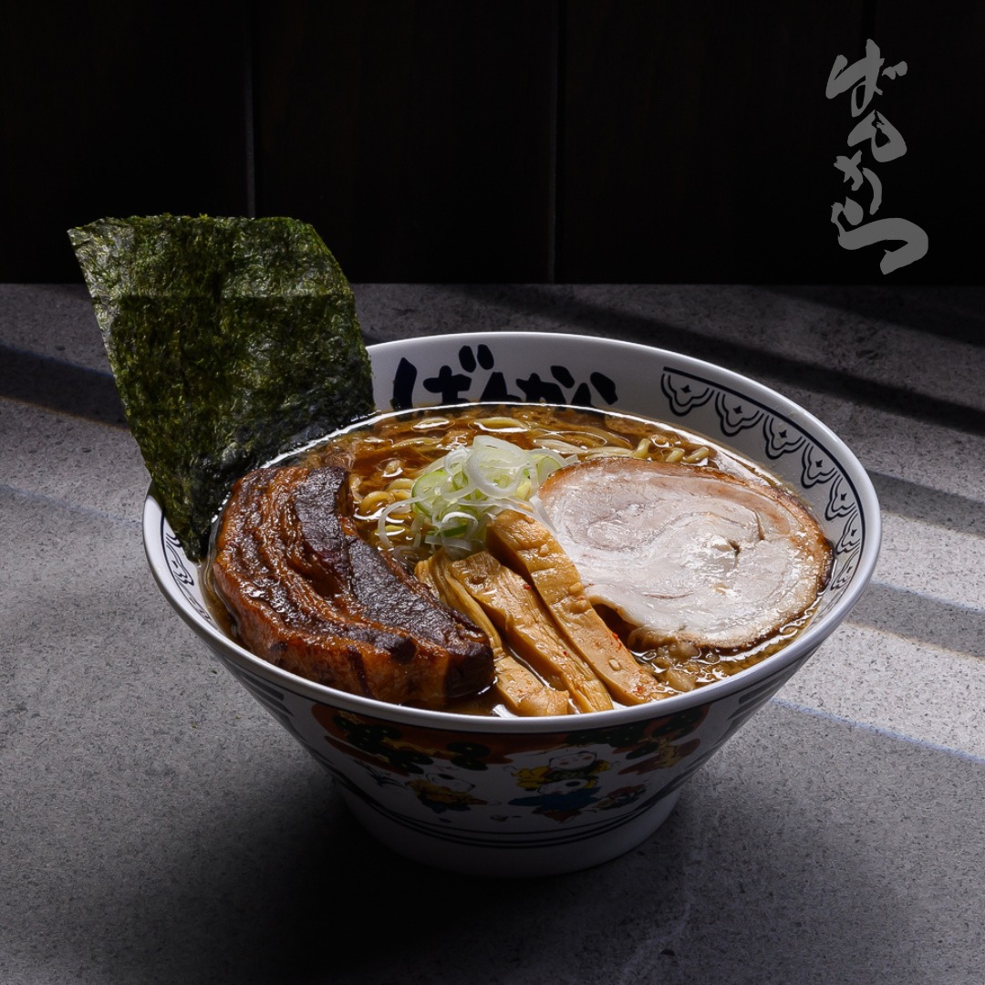 ฺที่สุดของความเข้มข้นในชามเดียว! ✨ สัมผัสรสชาติต้นตำรับจากโตเกียวที่อัดแน่นไปด้วยวัตถุดิบคุณภาพ:

Kakuni: หมูสามชั้นตุ๋นชิ้นหนา นุ่มละลายในปาก
Topping จัดเต็มทั้ง ชาชู หน่อไม้, ต้นหอมญี่ปุ่น และสาหร่าย

💡 เพิ่มความอร่อย ! แนะนำให้สั่ง ไข่ต้ม  เพิ่มเข้าไป รับรองว่าความเยิ้มของไข่แดงจะยิ่งทำให้ชามนี้ฟินขึ้นอีกหลายเท่าเลยค่ะ! 🥚🤤

🛵 ไม่อยากเดินทาง? สั่งเดลิเวอรี่ส่งตรงถึงบ้านคุณ!
🟢 GrabFood / LINE MAN (ค้นหา: Bankara Ramen)
ใกล้ที่ไหน สั่งจากที่นั่นได้เลย 
สุขุมวิท 39 , พารากอน , ไอคอนสยาม , สเปล ฟิวเจอร์พาร์ค รังสิต 

สำหรับสุขุมวิท คลิก Link ได้เลยยยย 
🟢 GrabFood สาขาสุขุมวิท 39
ลองดู  Bankara Ramen - ซอยสุขุมวิท39 ใน GrabFood สิ! https://r.grab.com/g/6-20260409_110613_AFB3D3A65FBB443D8B1326CDA05B1BA4_MEXMPS-3-C2LKAKB3NRLKAN

🟢 LINE MAN สาขาสุขุมวิท 39 
สั่งไลน์แมนร้าน Bankara Ramen - สุขุมวิท 39, https://lin.ee/46u47MJ?openExternalBrowser=1

#BankaraRamen #TheSoulOfBankara #KakuniRamen #ราเมงต้นตำรับ #อร่อยบอกต่อ #Delivery #GrabFood #LineMan